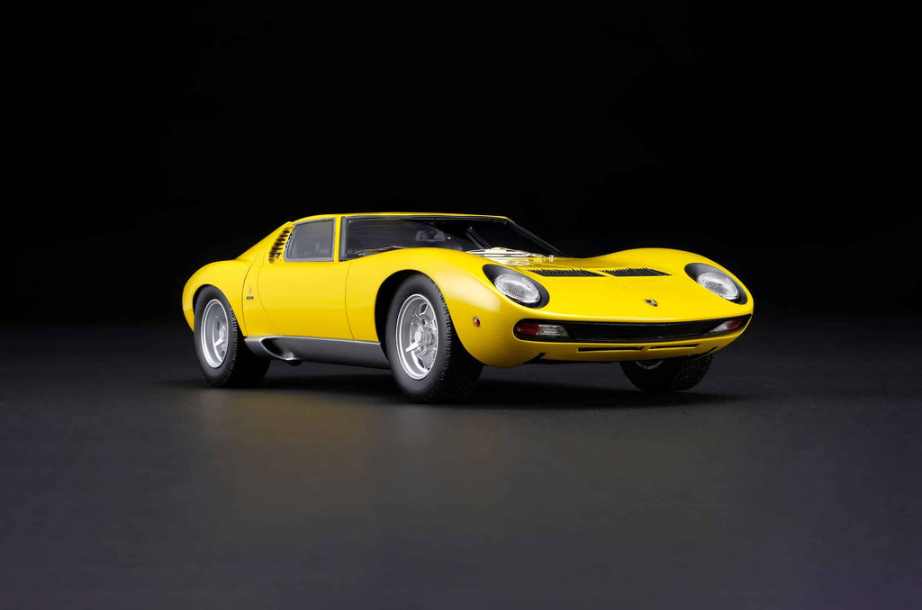 Amalgam-118-Lamborghini-Miura-Resin-Model1.jpeg