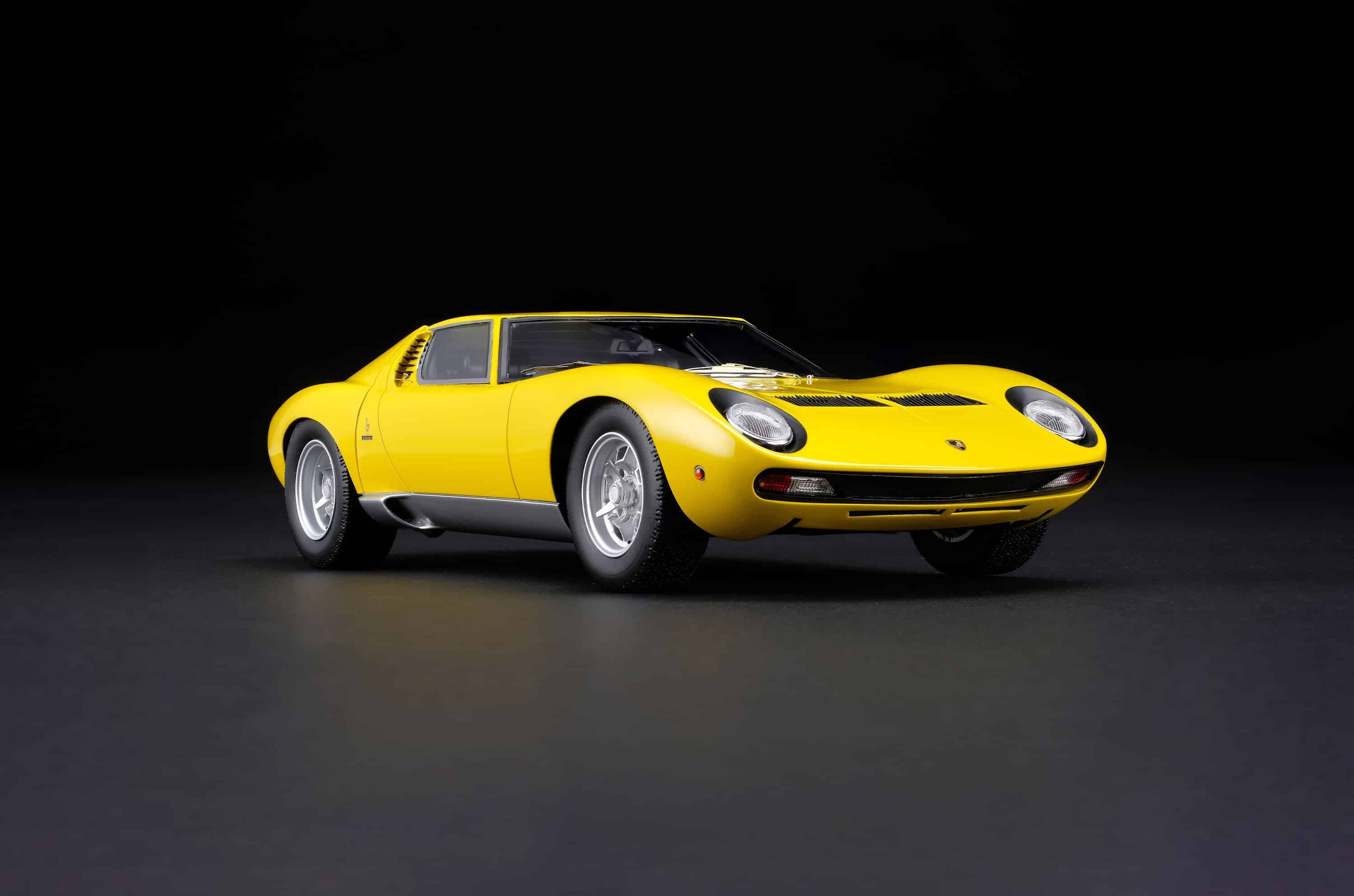 Amalgam-118-Lamborghini-Miura-Resin-Model1.jpeg