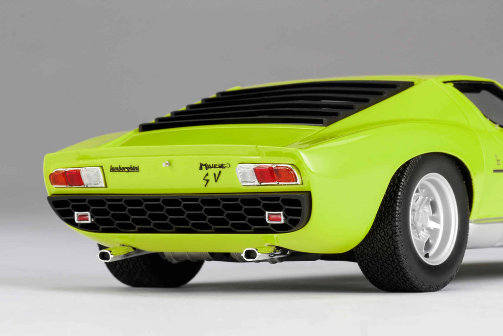 Amalgam-118-Lamborghini-Miura-Resin-Model10.jpg