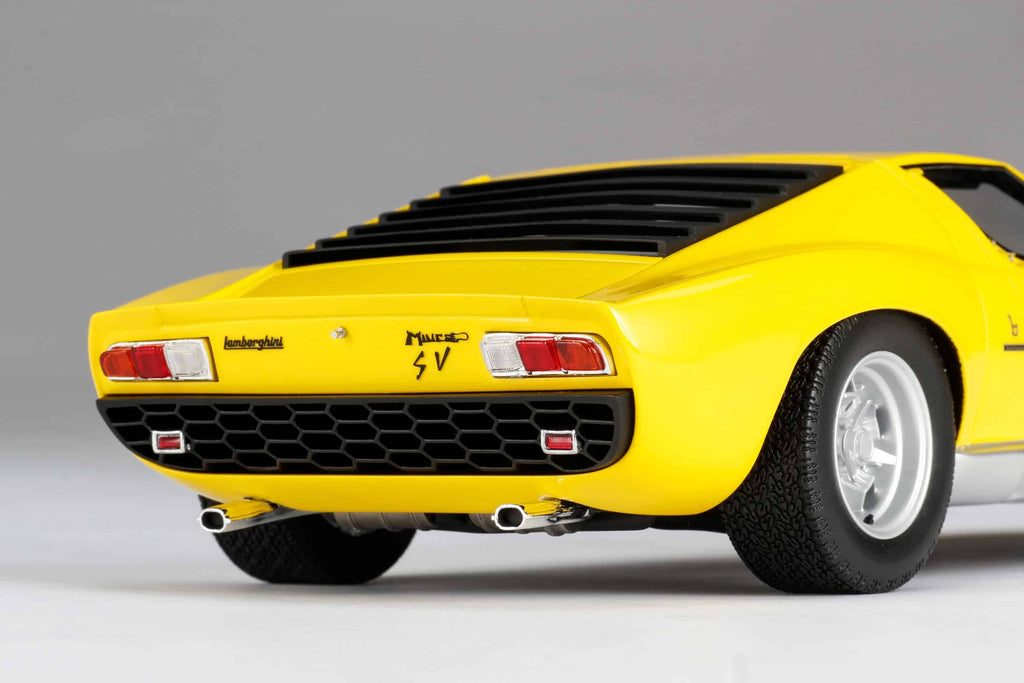 Amalgam-118-Lamborghini-Miura-Resin-Model11.jpg