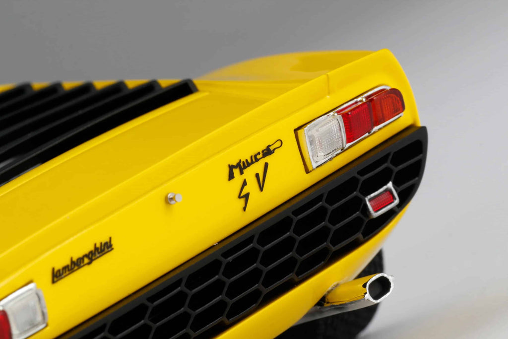 Amalgam-118-Lamborghini-Miura-Resin-Model12.jpg