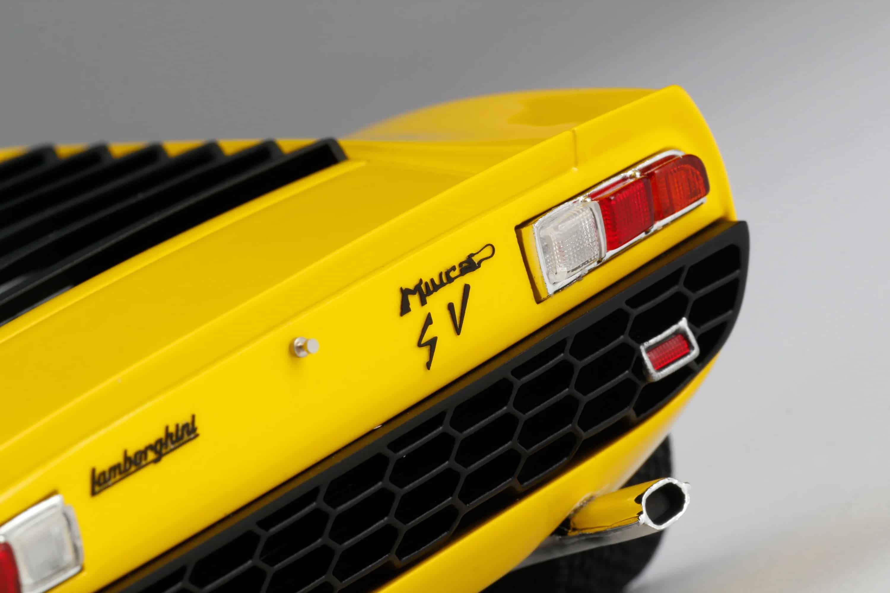 Amalgam-118-Lamborghini-Miura-Resin-Model12.jpg