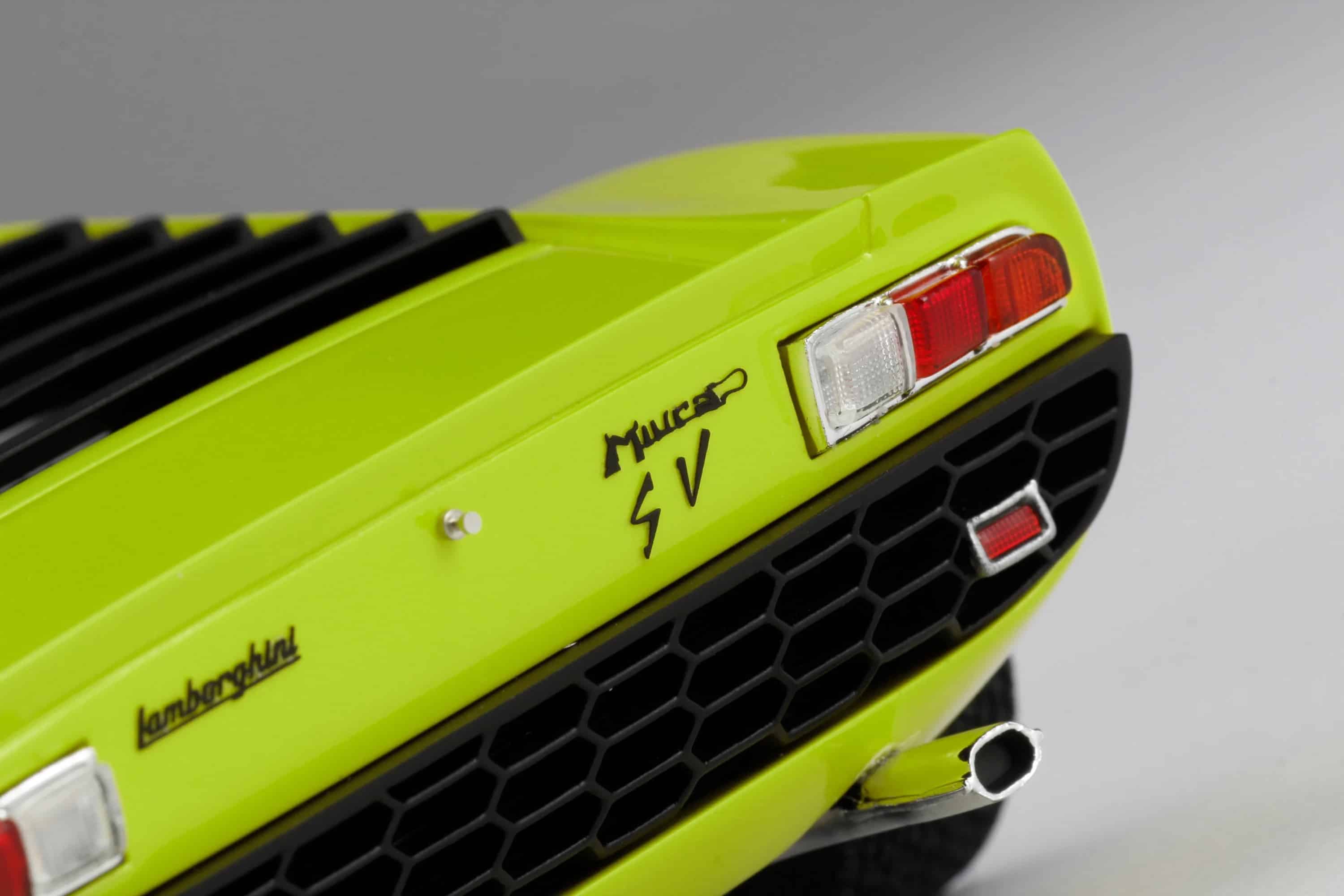 Amalgam-118-Lamborghini-Miura-Resin-Model13.jpg
