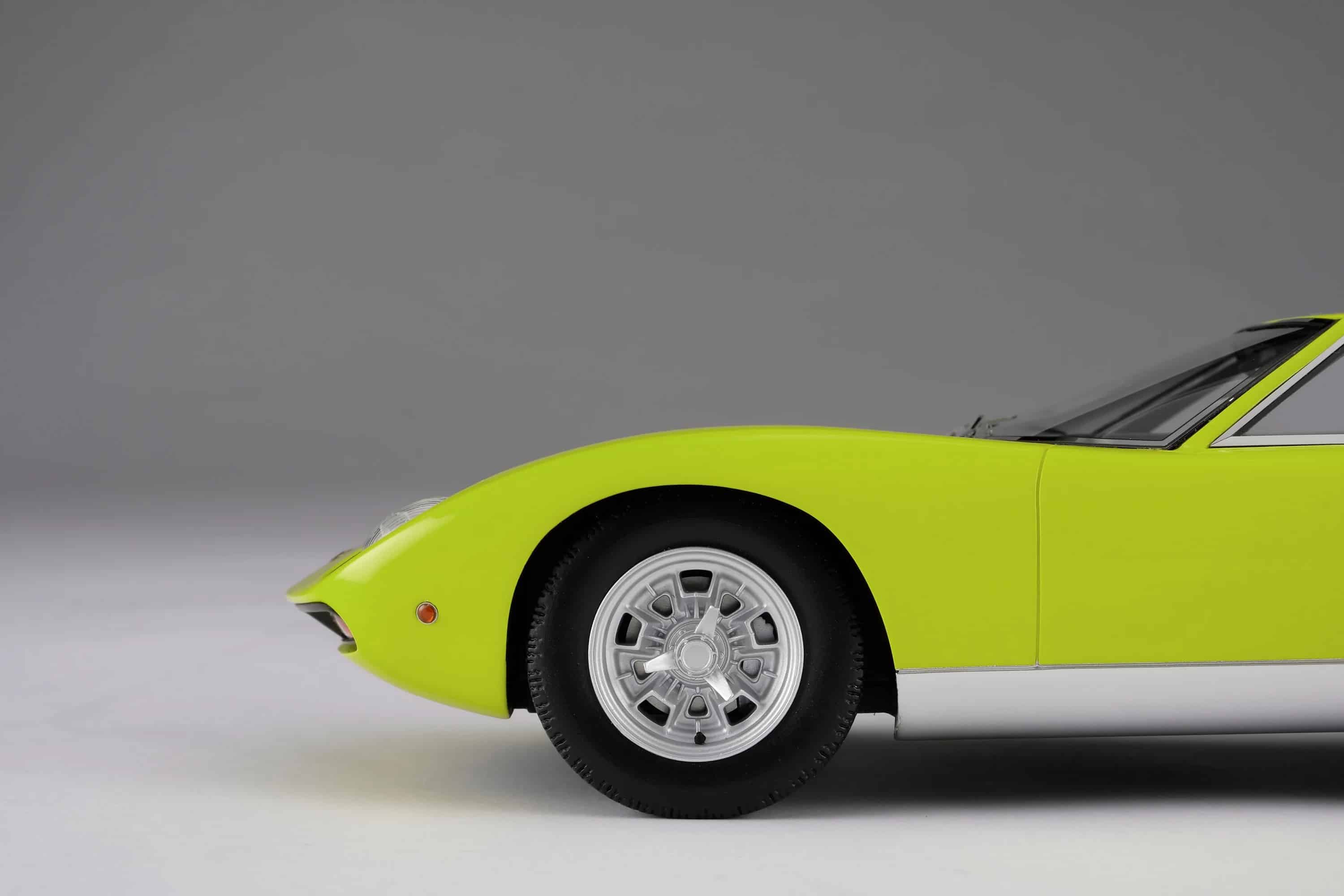 Amalgam-118-Lamborghini-Miura-Resin-Model14.jpg