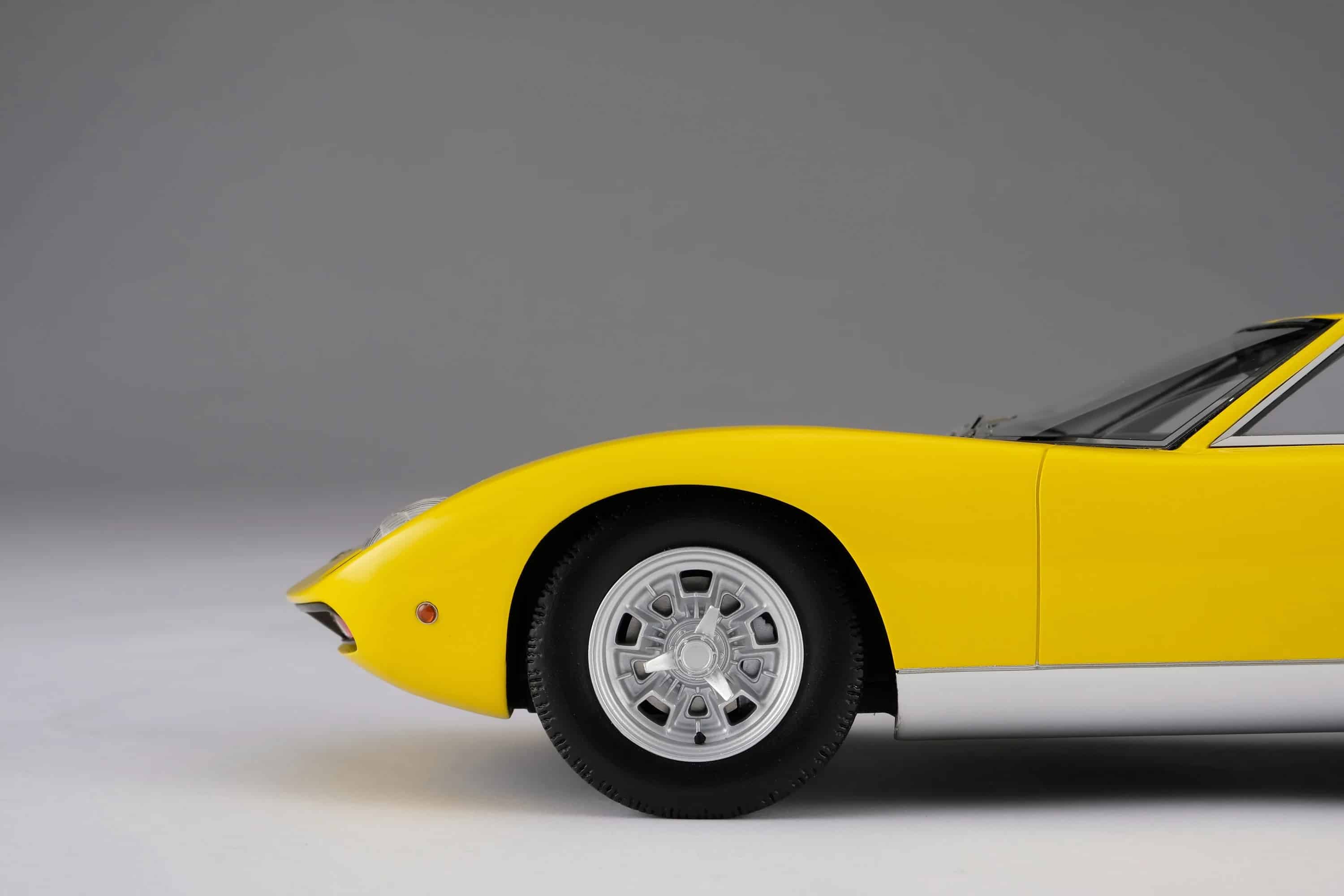 Amalgam-118-Lamborghini-Miura-Resin-Model15.jpg