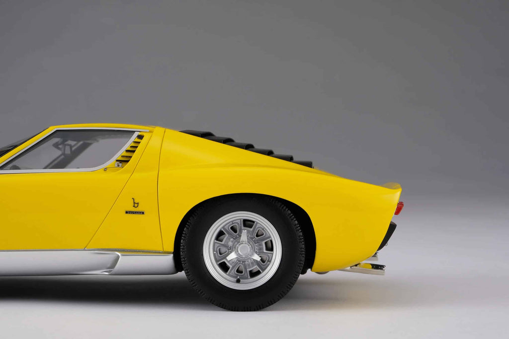 Amalgam-118-Lamborghini-Miura-Resin-Model16.jpg