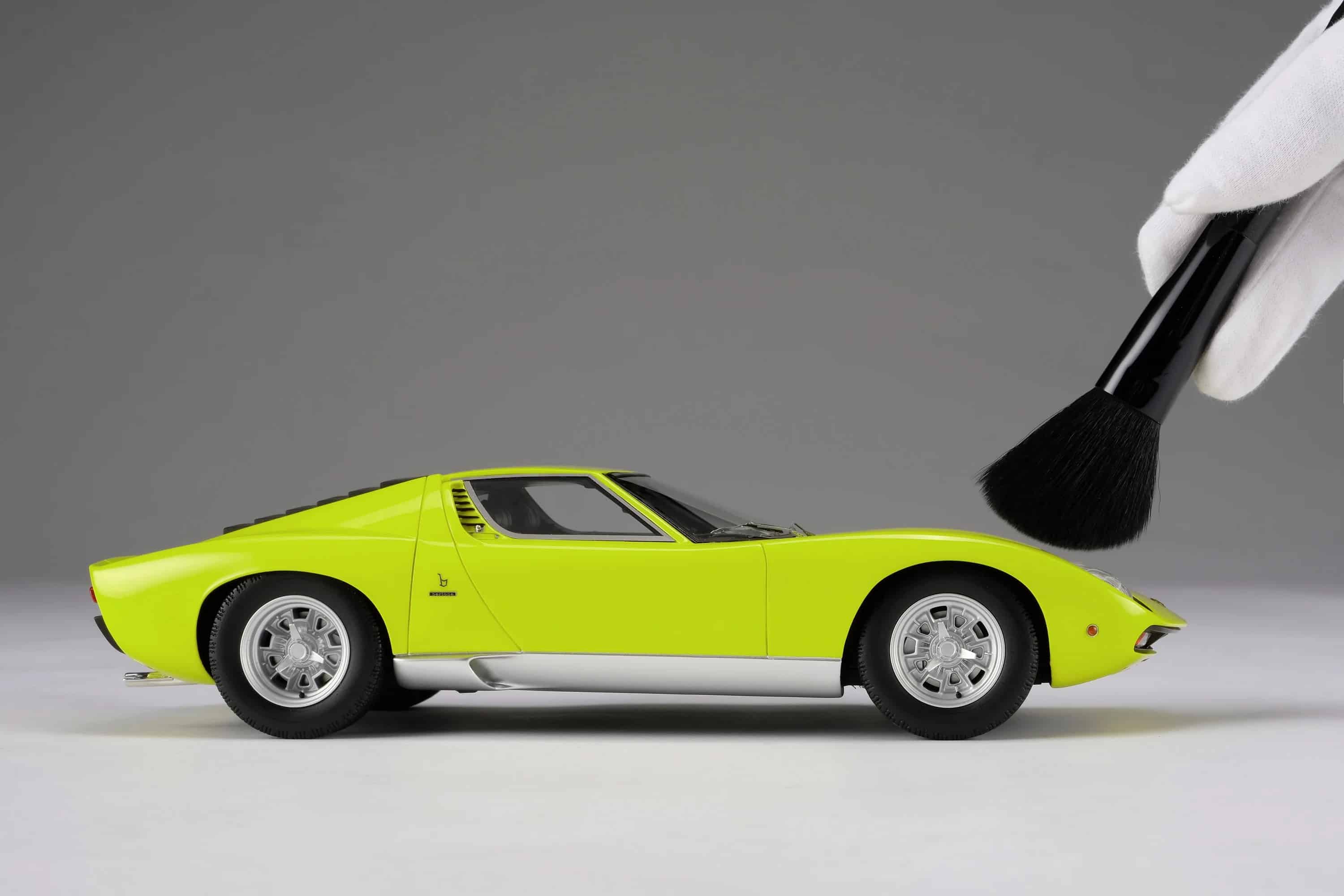 Amalgam-118-Lamborghini-Miura-Resin-Model2.jpg