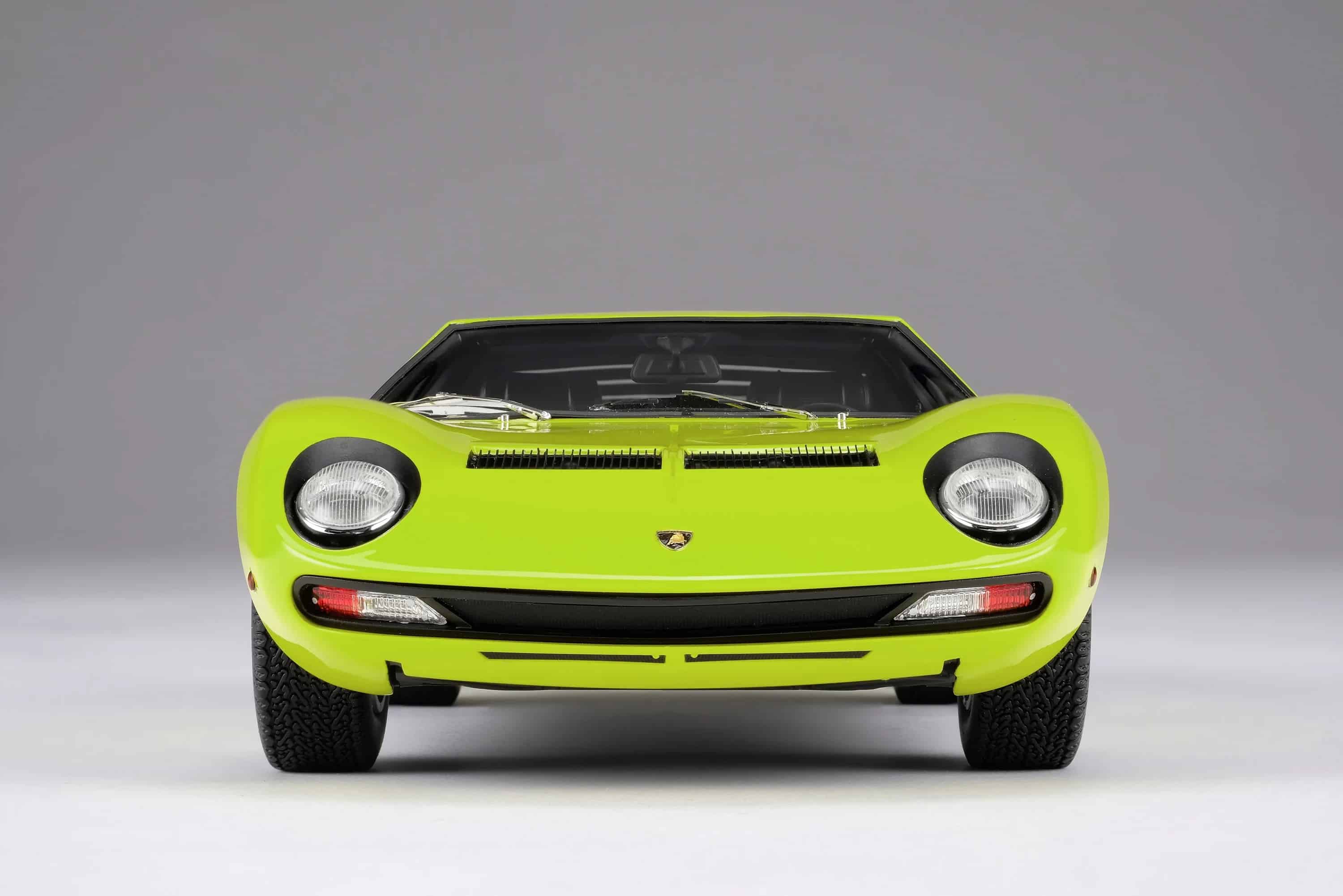 Amalgam-118-Lamborghini-Miura-Resin-Model5.jpg