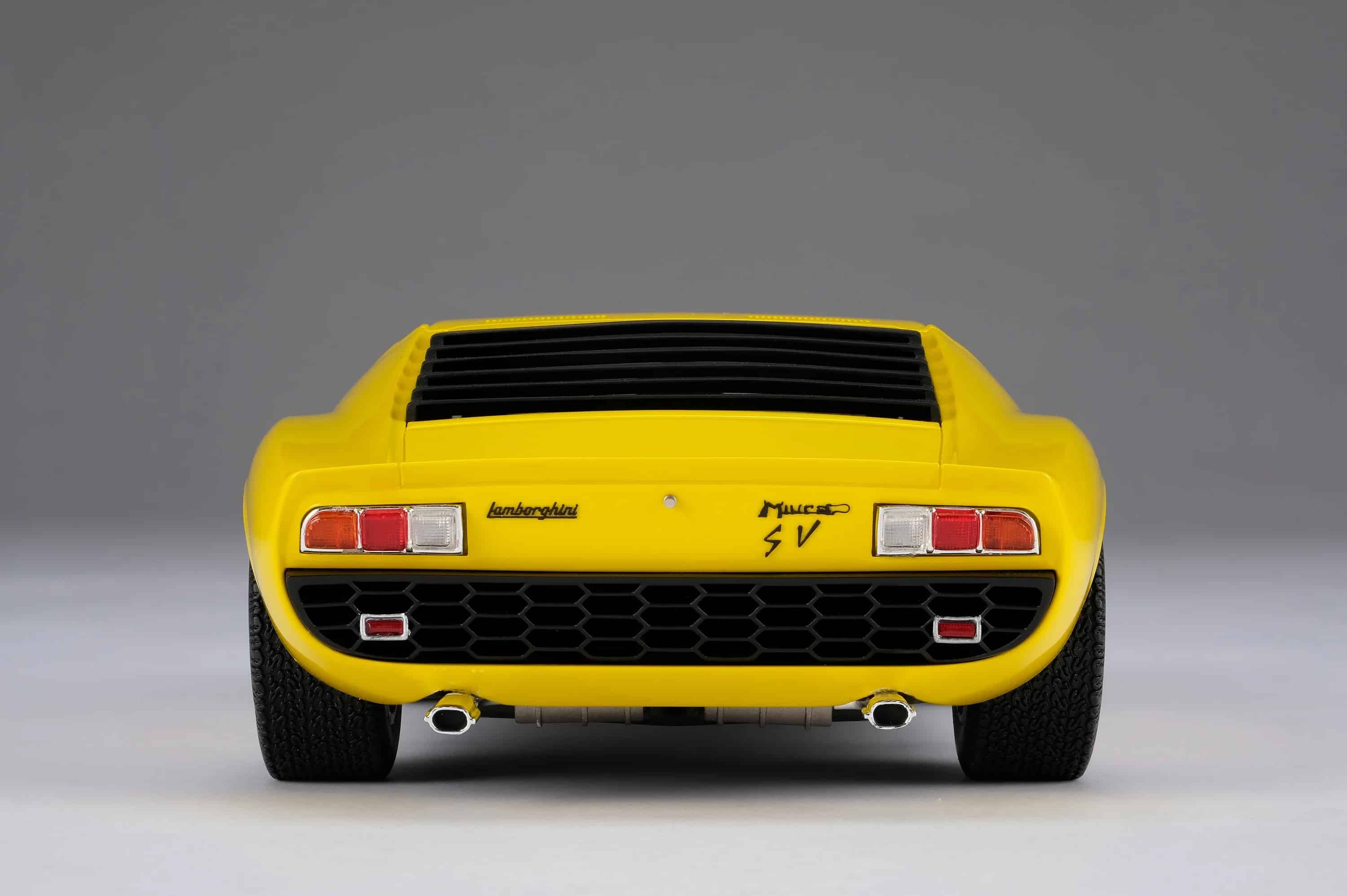 Amalgam-118-Lamborghini-Miura-Resin-Model6.jpg