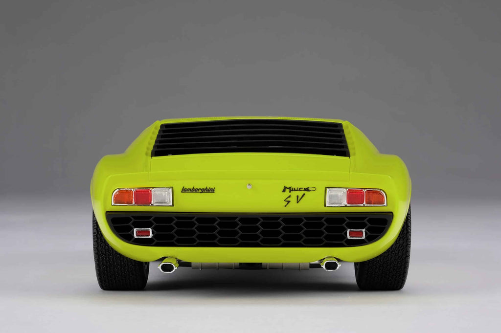 Amalgam-118-Lamborghini-Miura-Resin-Model7.jpg