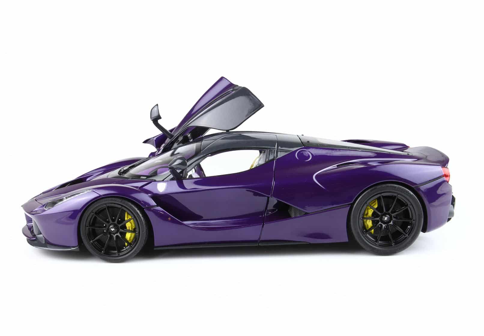 BBR-Ferrari-LaFerrari-BBR182237DIE-Purple4.JPG