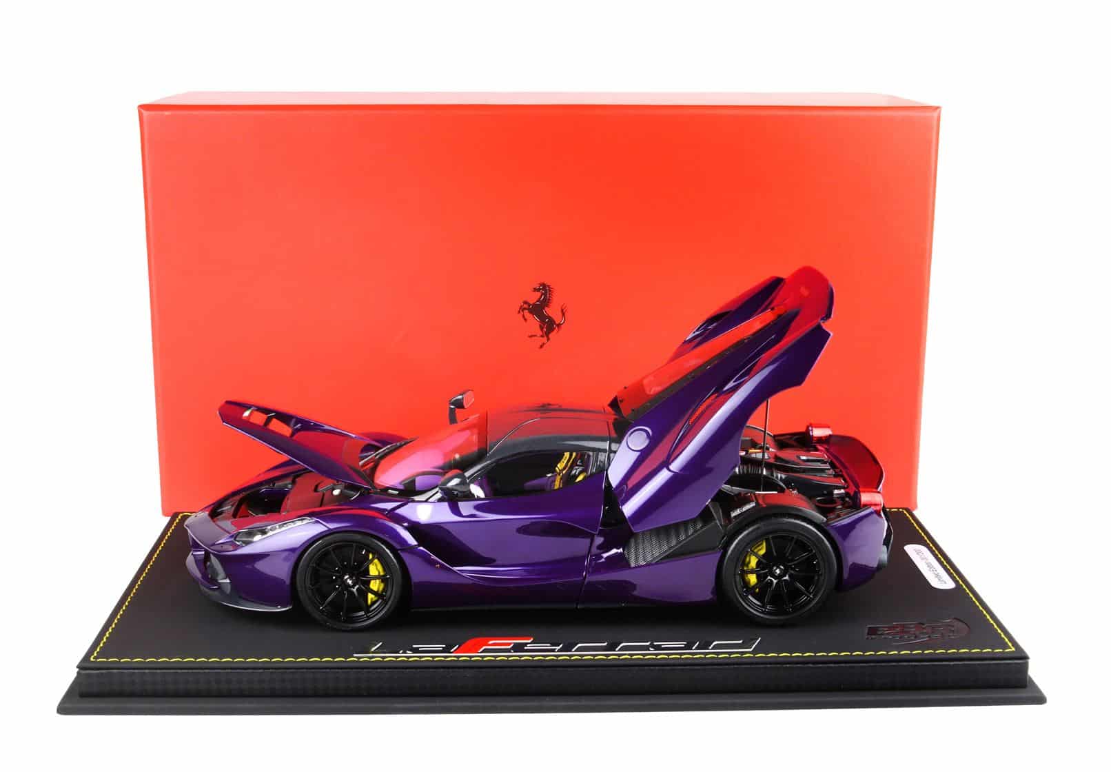 BBR-Ferrari-LaFerrari-BBR182237DIE-Purple9.JPG