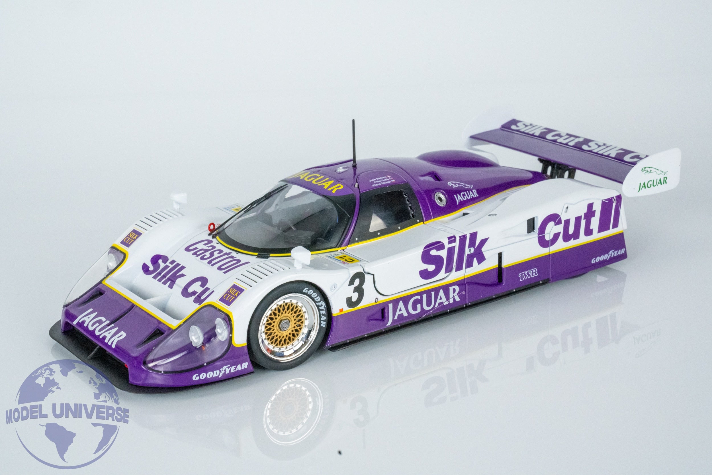 CMR-202-Jaguar-XJR12-Martin-Brundle-Winner-24h-Le-Mans.jpg