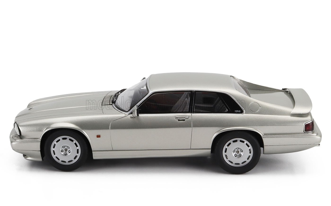 CULT-SCALE-JAGUAR-XJR-S-118-SILVER.1.jpg
