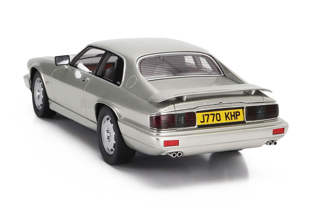 CULT-SCALE-JAGUAR-XJR-S-118-SILVER.3.jpg