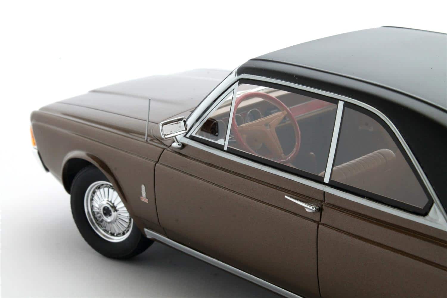 Cult-Scale-118-Ford-Taunus-P7B-Brown-Metallic-CML165-2.1.jpg