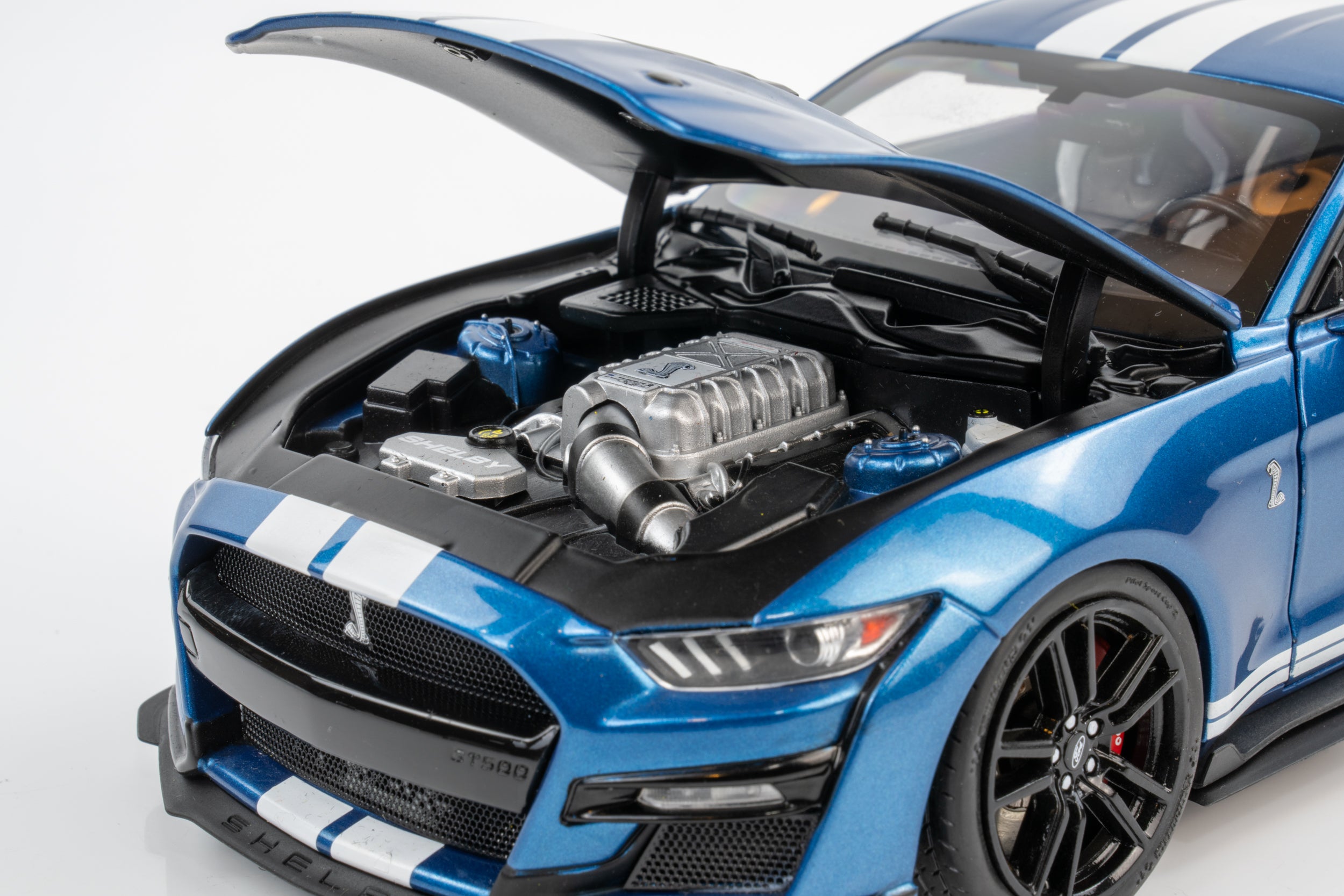 Ixo 1:18 Ford Mustang GT500 Atlas Metallic Blue Model Car
