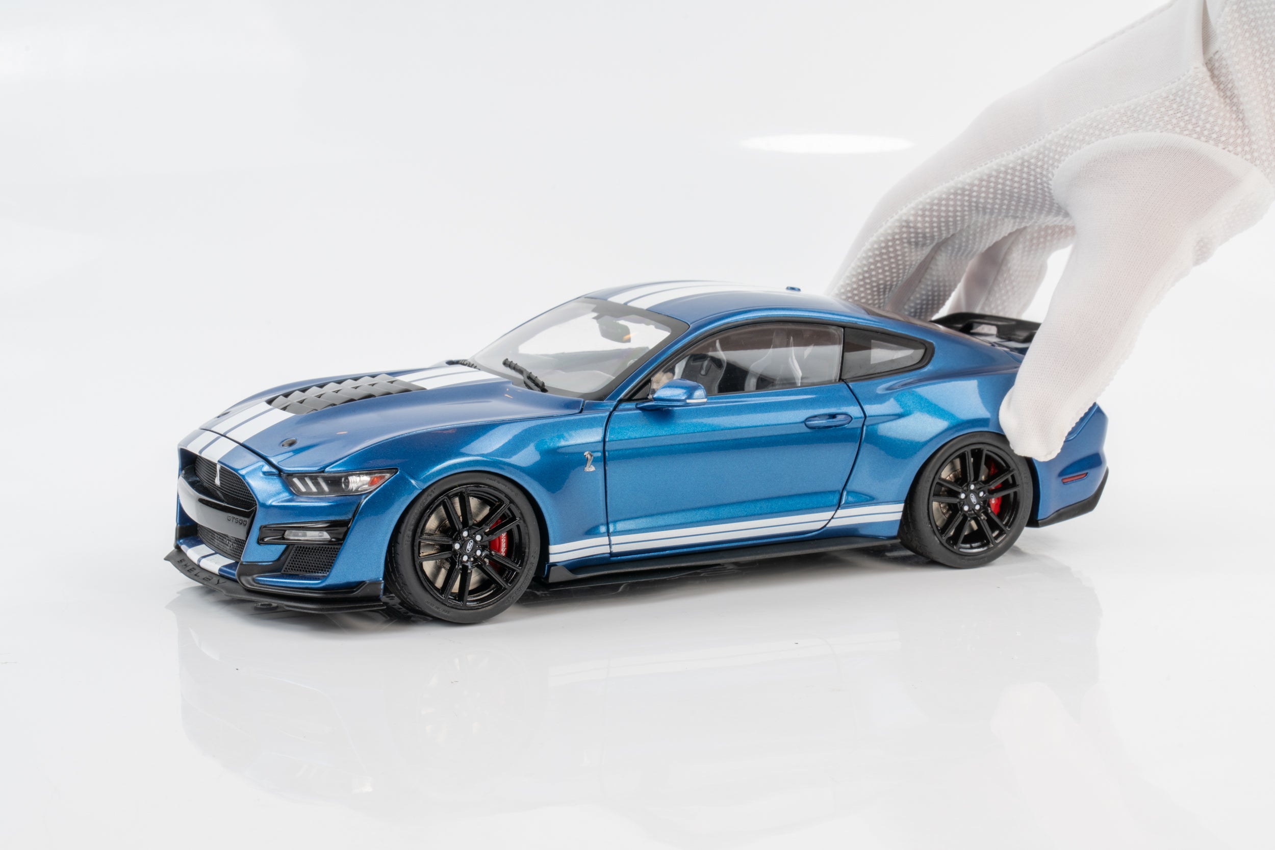 Ixo 1:18 Ford Mustang GT500 Atlas Metallic Blue Model Car