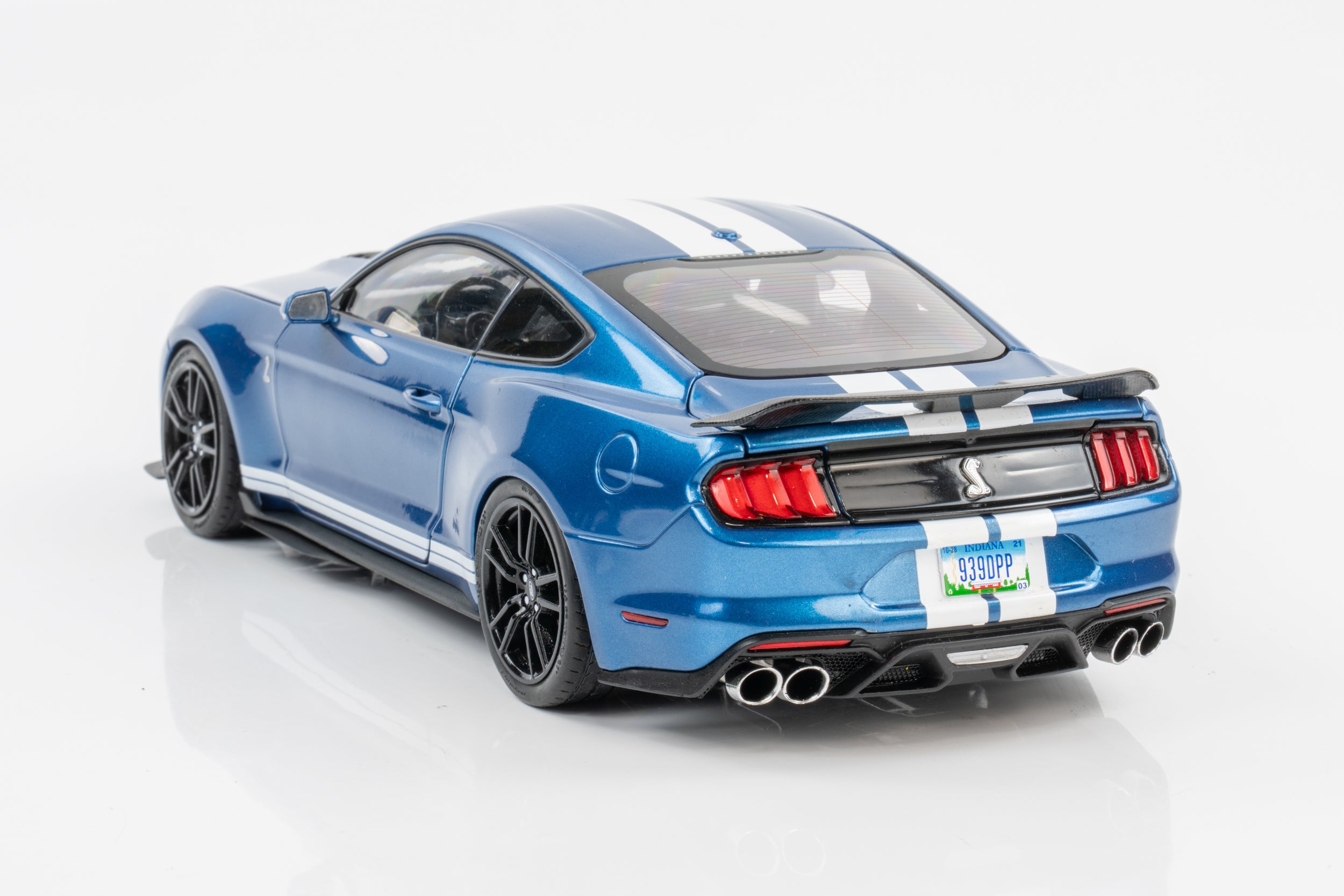 Ixo 1:18 Ford Mustang GT500 Atlas Metallic Blue Model Car