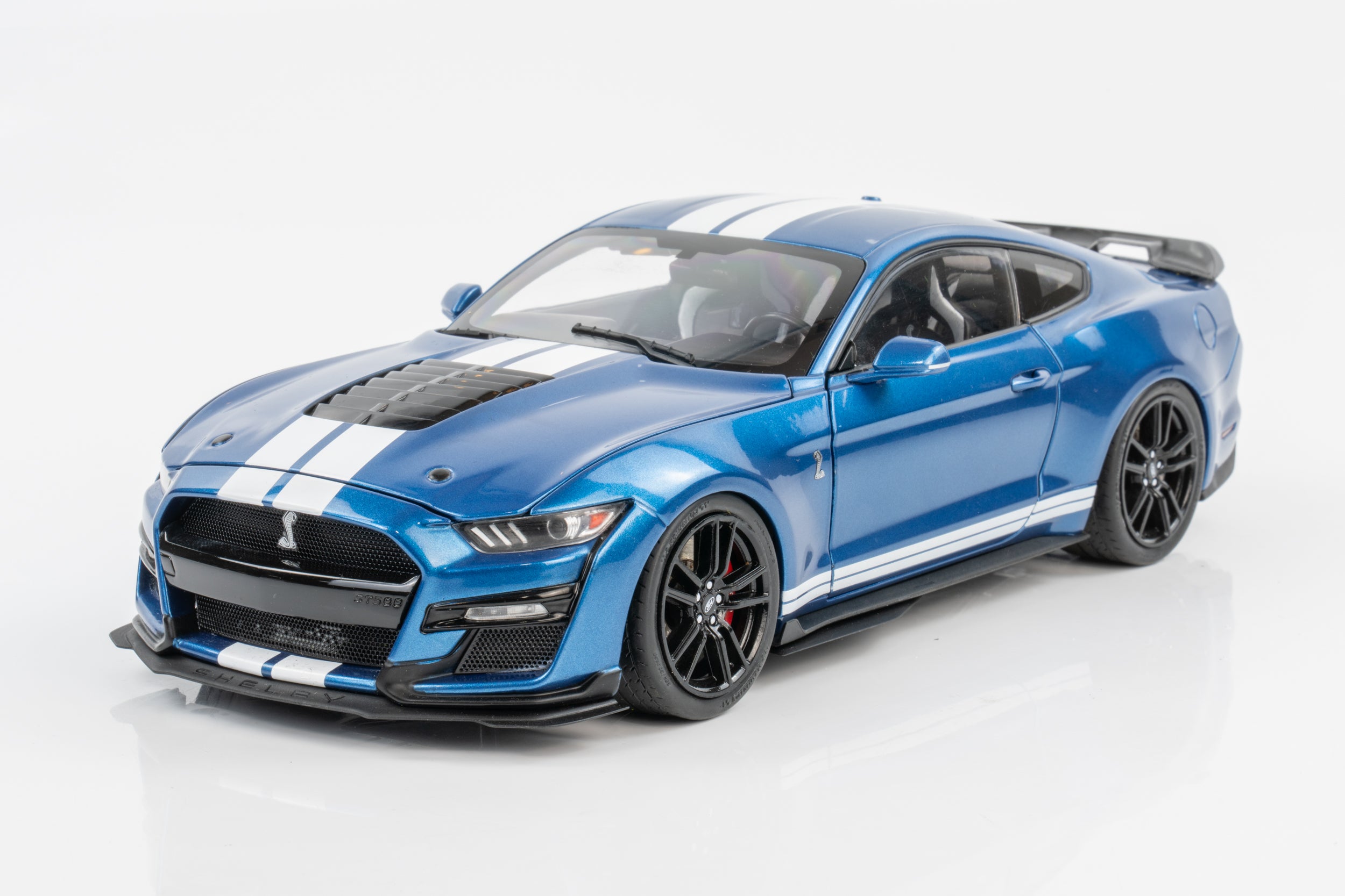 Ixo 1:18 Ford Mustang GT500 Atlas Metallic Blue Model Car
