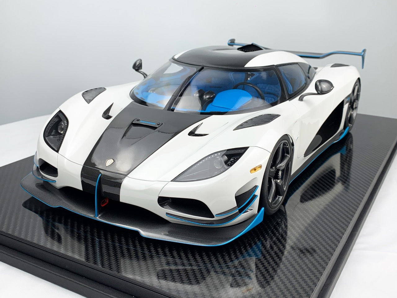 Koenigsegg-Agera-RSR-2-Large.jpeg