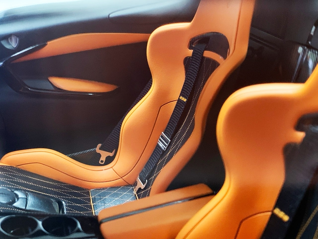 Koenigsegg-Jesko-Tang-Orange-FrontiArt-10-Large.jpeg