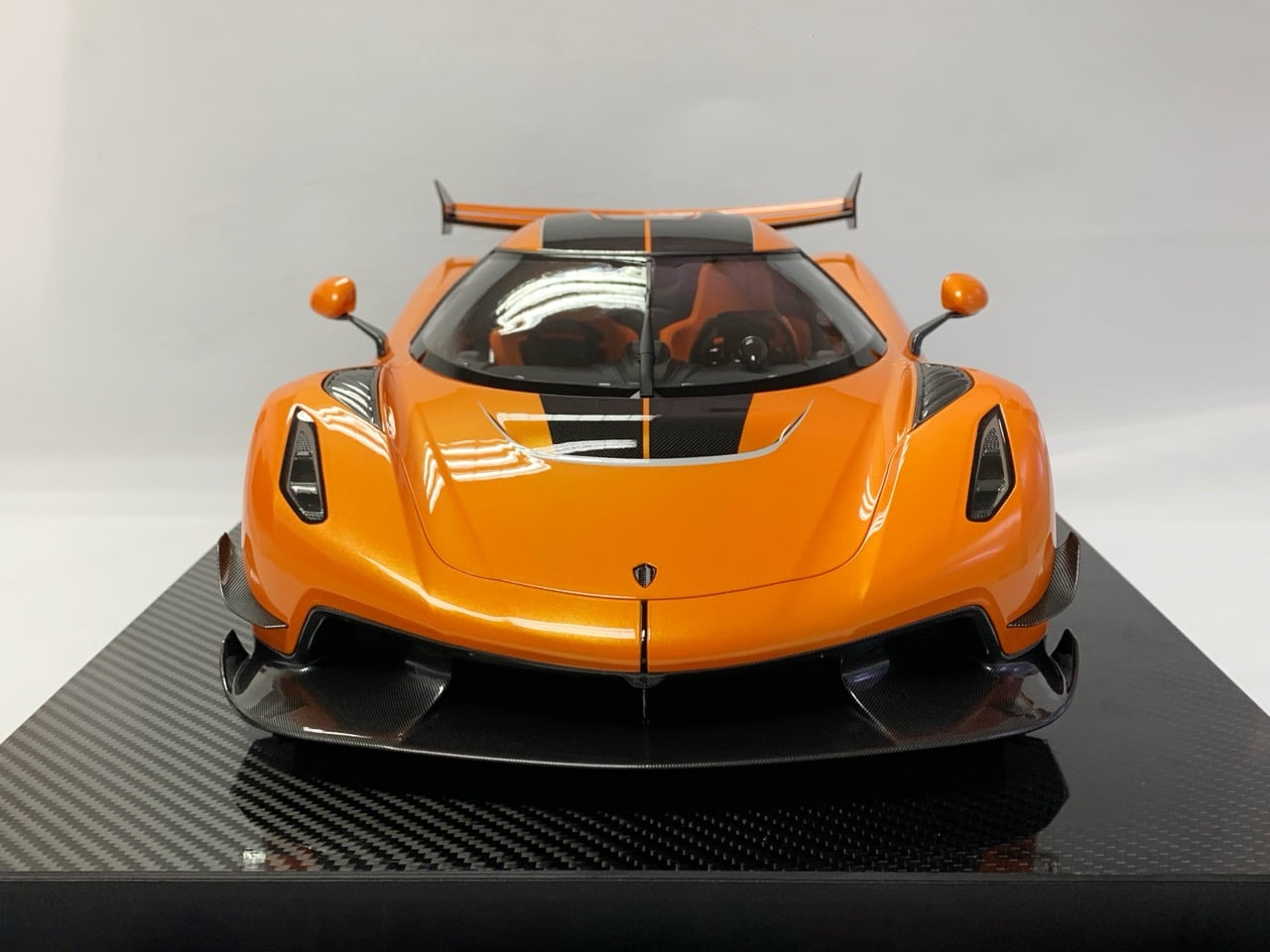 Koenigsegg-Jesko-Tang-Orange-FrontiArt-2-Large.jpeg