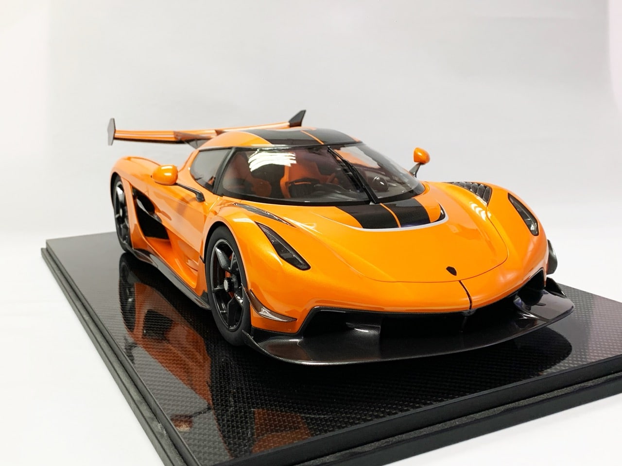 Koenigsegg-Jesko-Tang-Orange-FrontiArt-7-Large.jpeg