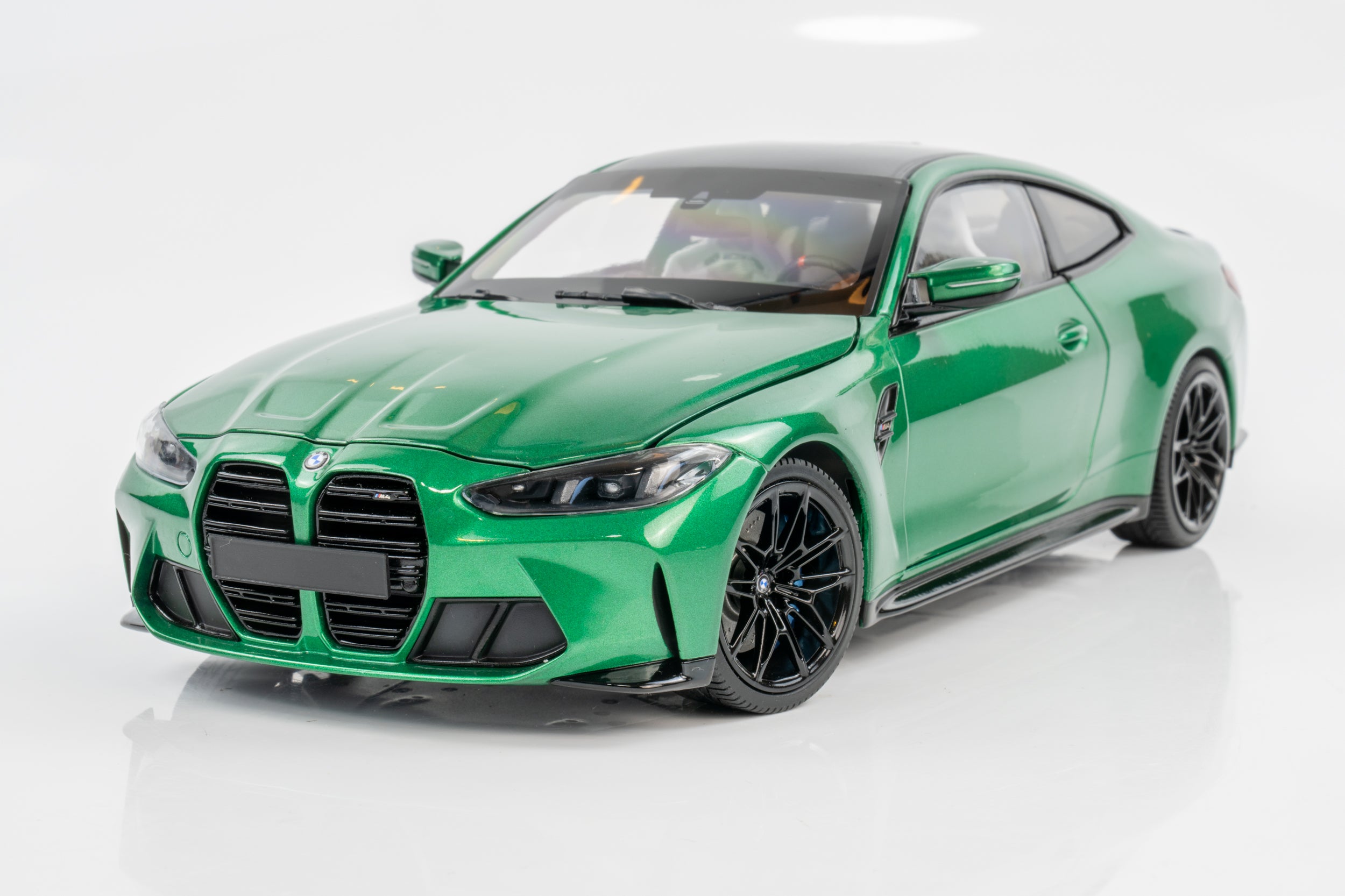 Minichamps 1:18 BMW M4 (G82) Green Metallic 2024 Model Car