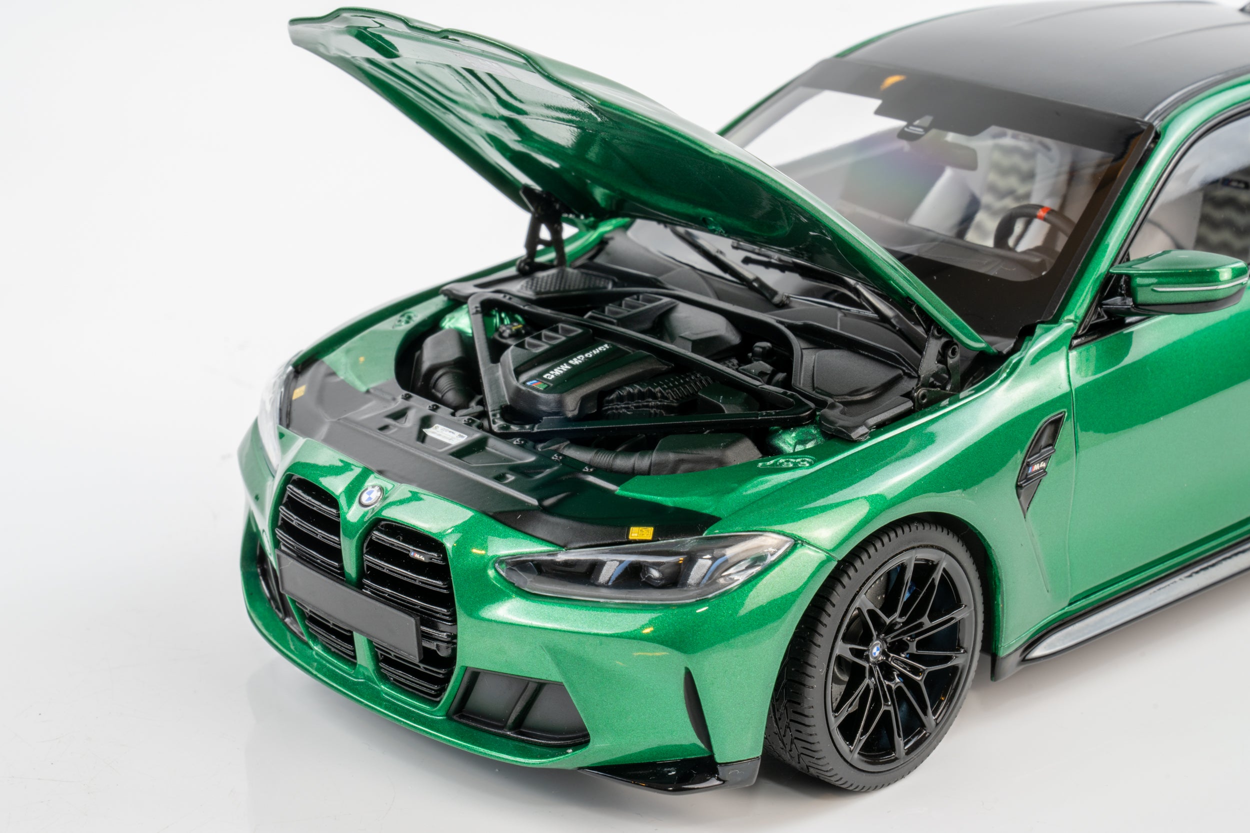 Minichamps 1:18 BMW M4 (G82) Green Metallic 2024 Model Car