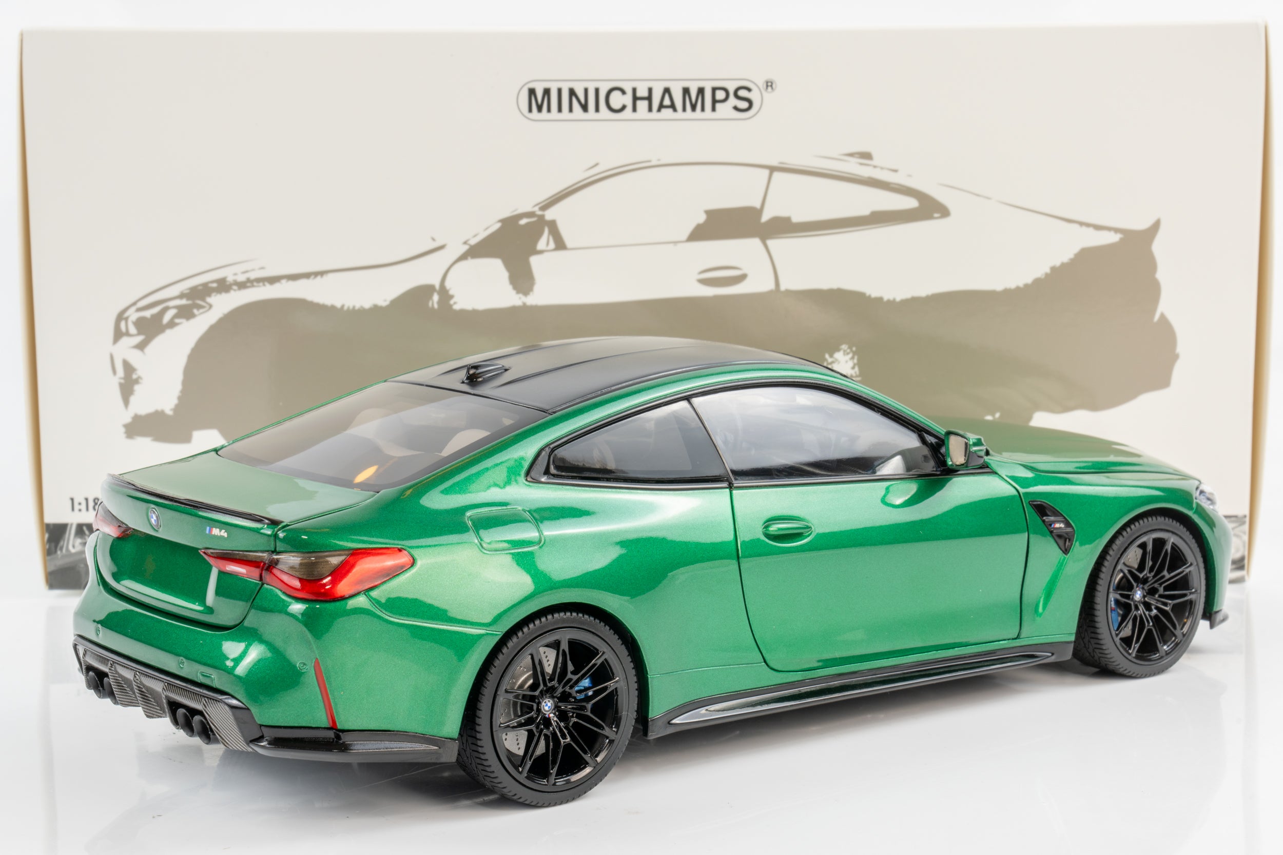 Minichamps 1:18 BMW M4 (G82) Green Metallic 2024 Model Car
