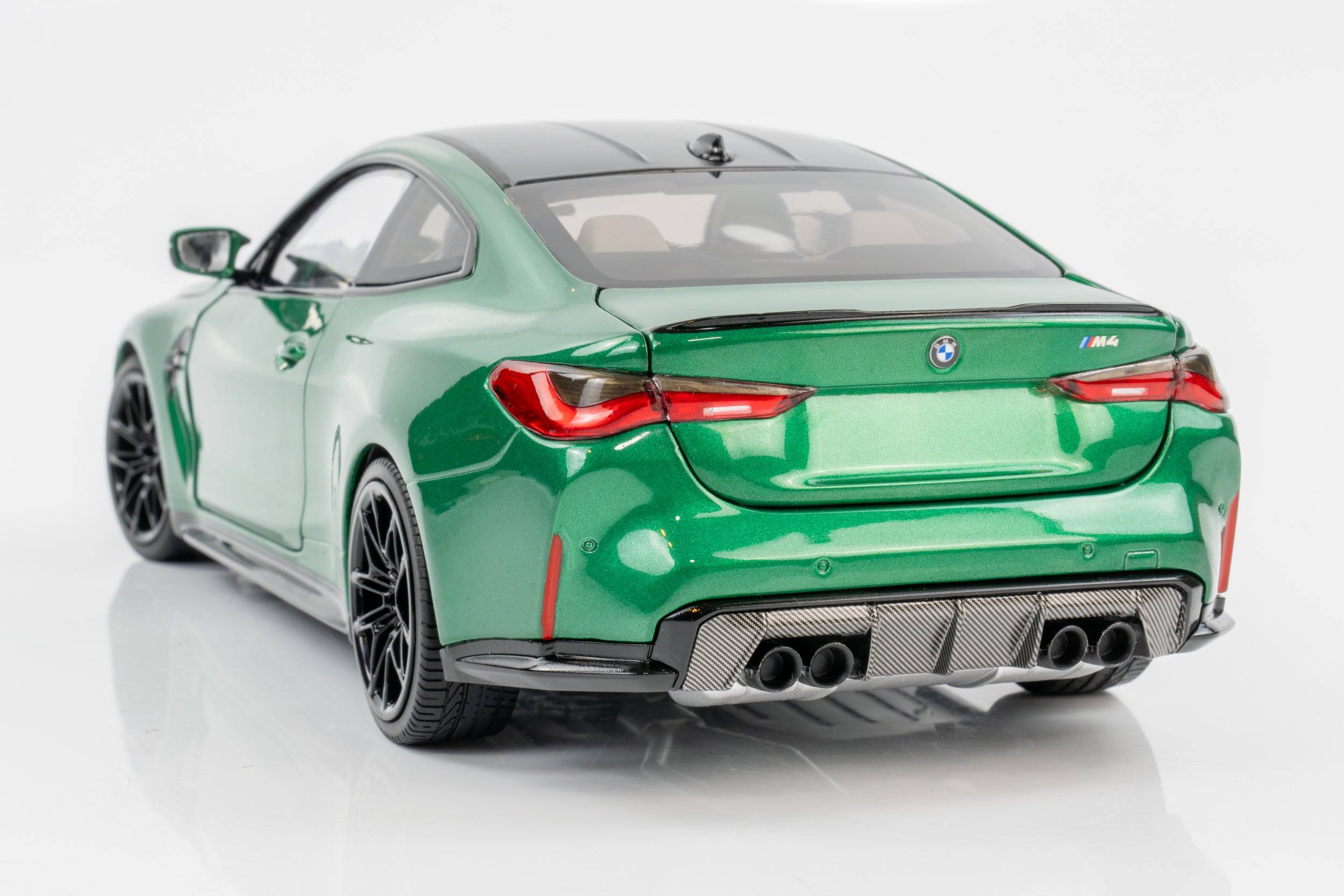 Minichamps 1:18 BMW M4 (G82) Green Metallic 2024 Model Car