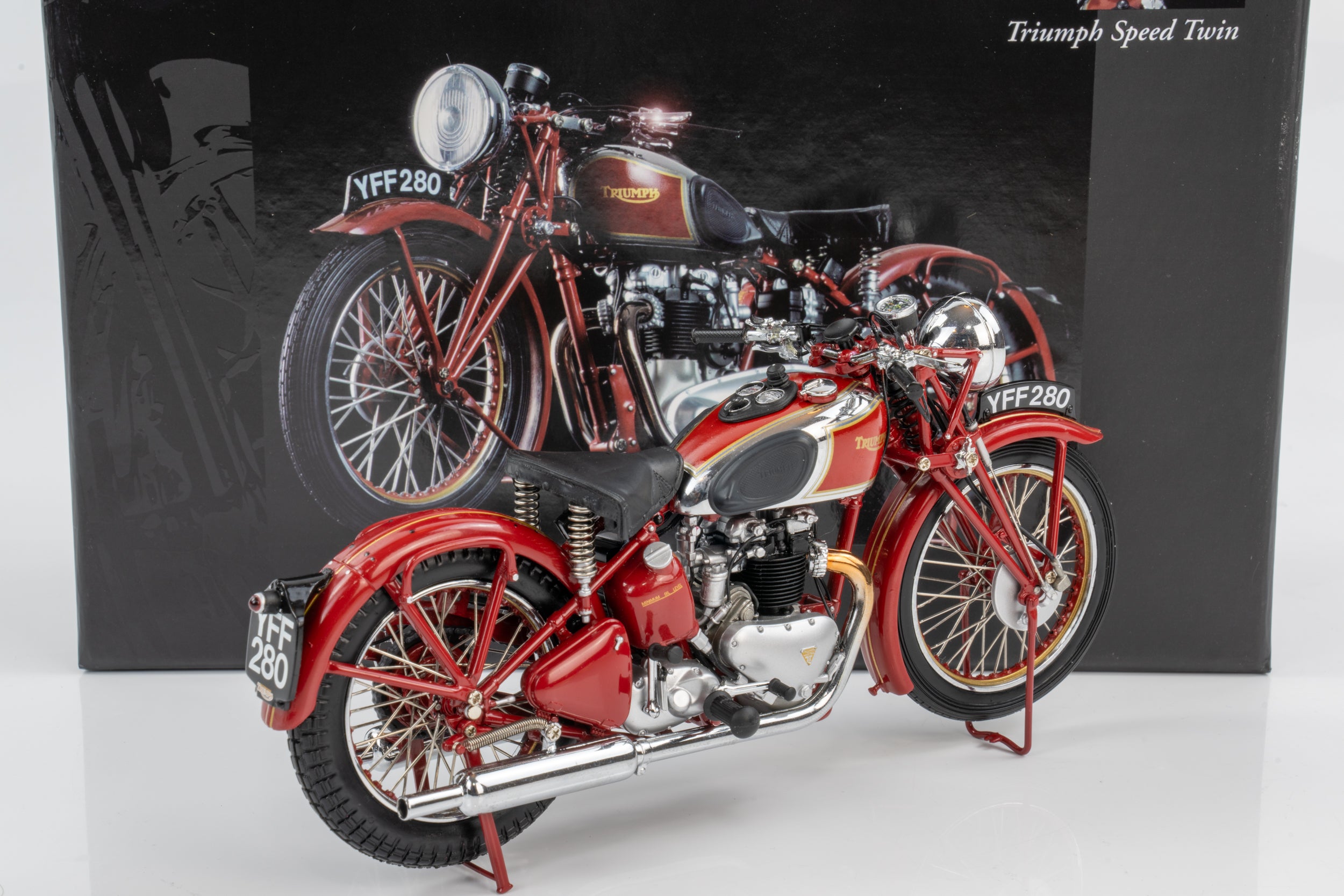 Minichamps 1:12 Triumph Speed Twin Red 1938 Resin Motorcycle Model