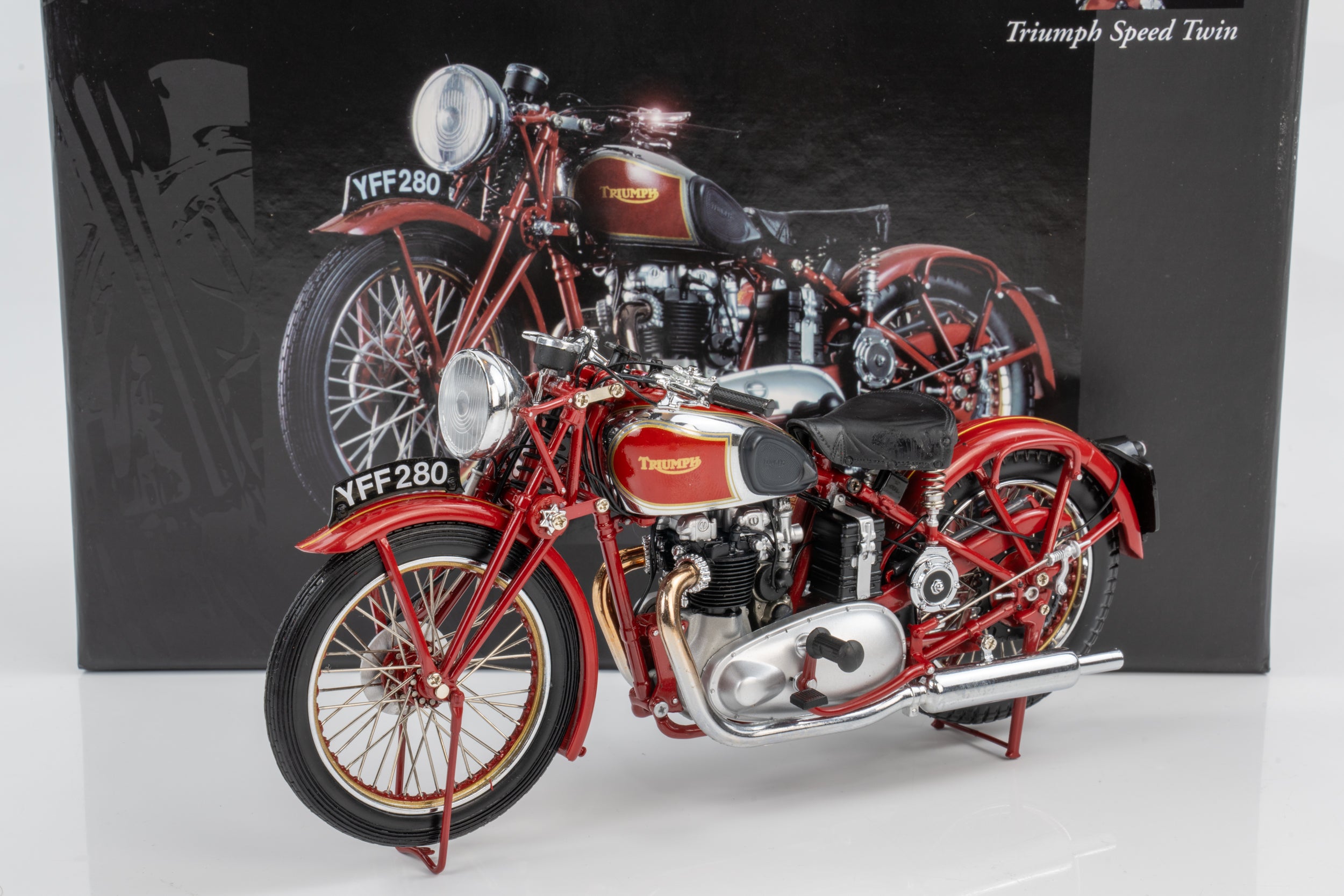 Minichamps 1:12 Triumph Speed Twin Red 1938 Resin Motorcycle Model