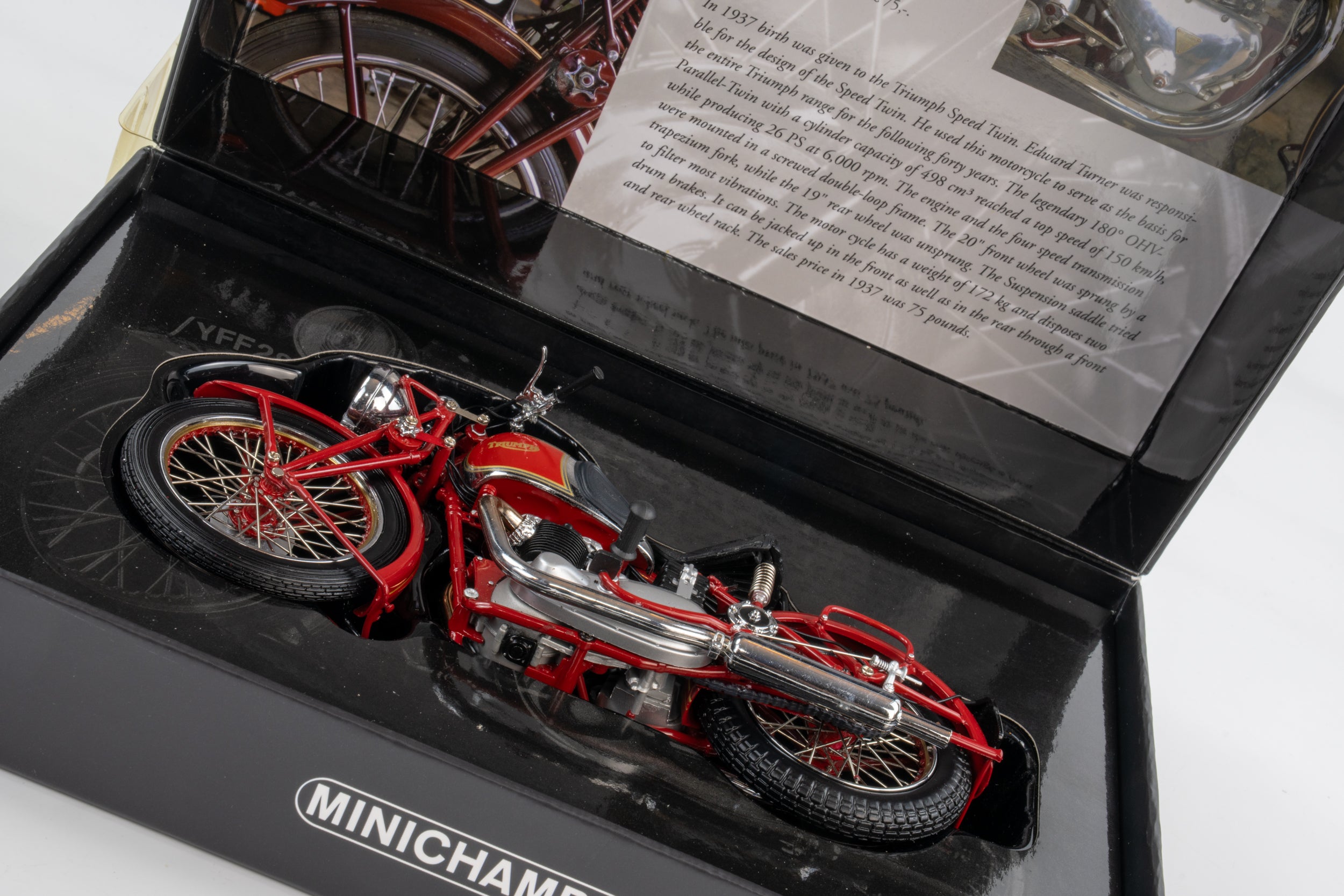 Minichamps 1:12 Triumph Speed Twin Red 1938 Resin Motorcycle Model