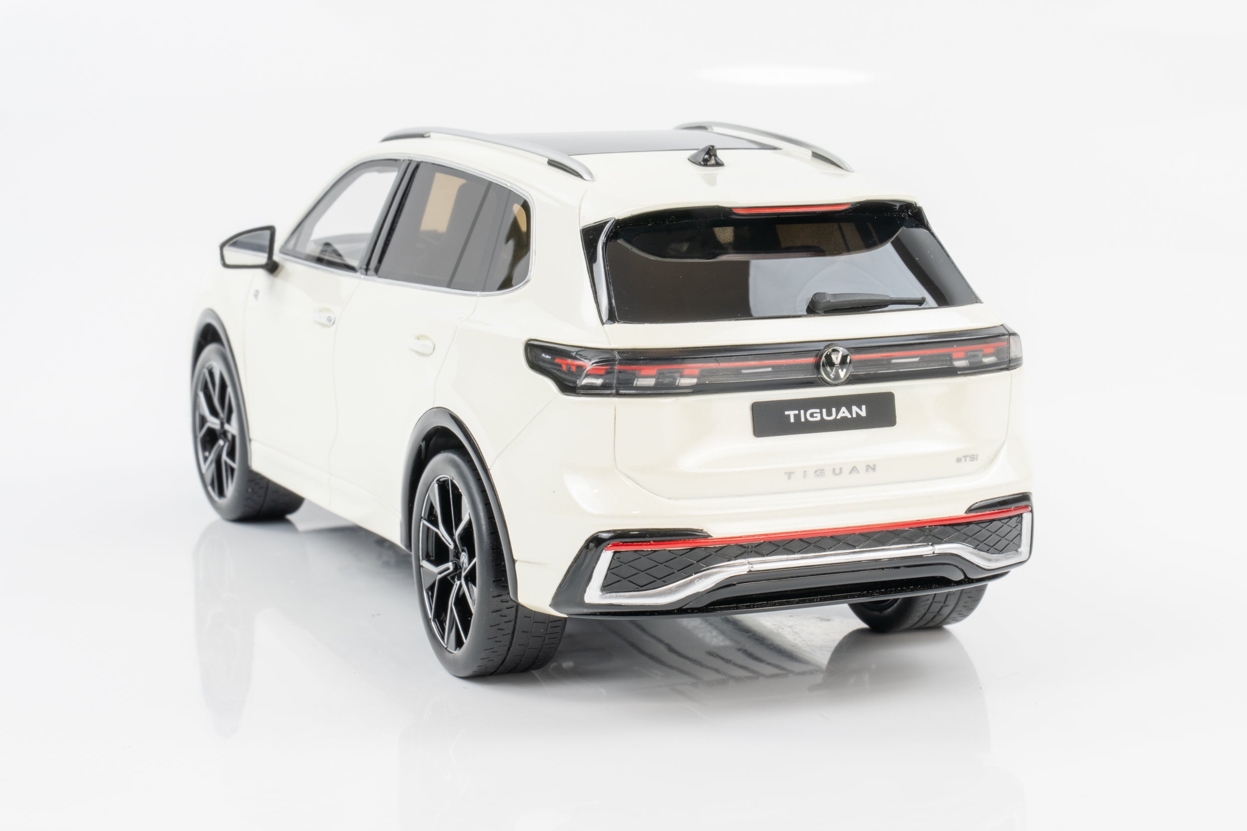 Otto Mobile 1:18 Volkswagen Tiguan E TSI R Line Oryx Pearl White (OT1219) Limited Edition Model Car