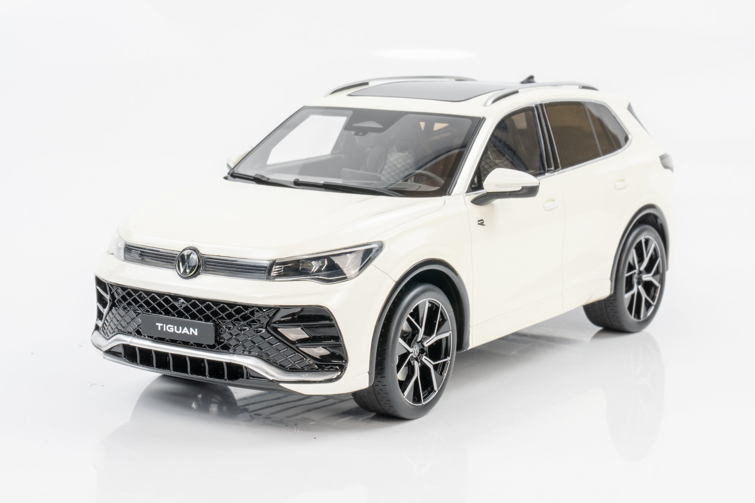 Otto Mobile 1:18 Volkswagen Tiguan E TSI R Line Oryx Pearl White (OT1219) Limited Edition Model Car