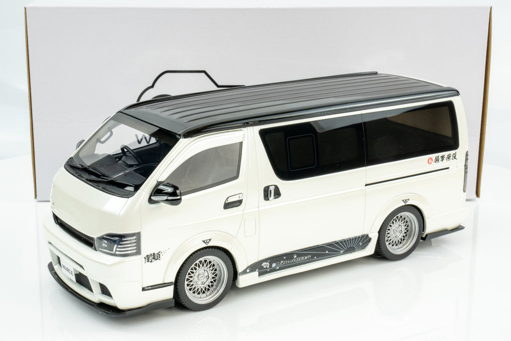 Otto Mobile 1:18 Toyota Hiace Super GL Custom 2008 Pearl White Model Car