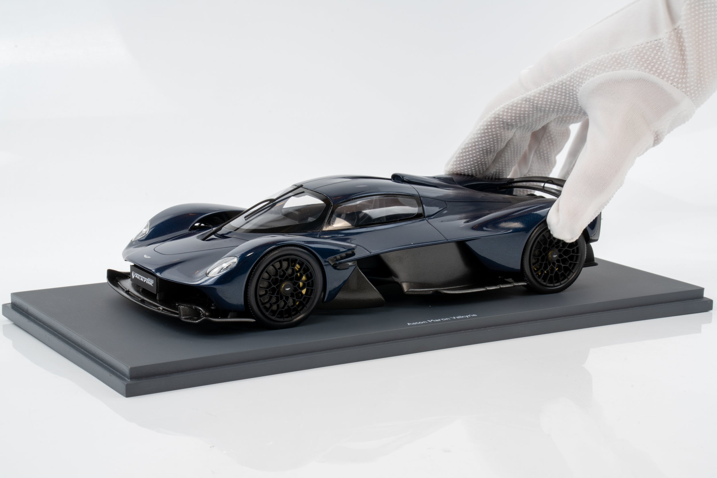 Schuco 1:18 Aston Martin Valkyrie 2021 Mariana Blue Model Car