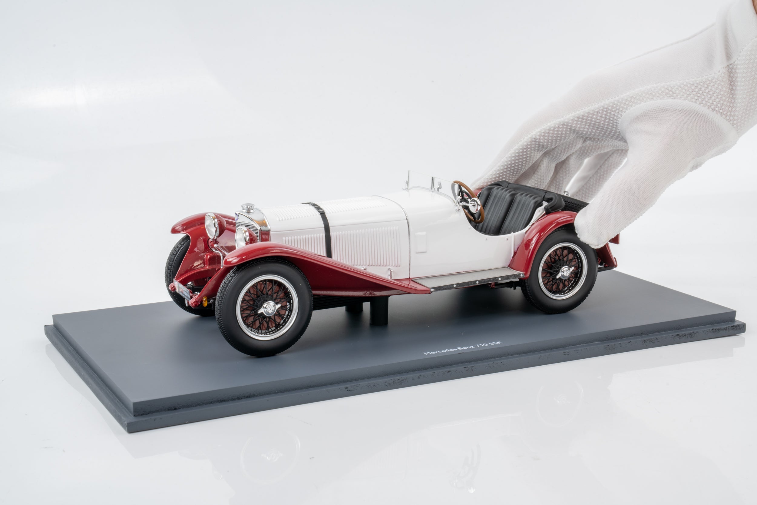 Schuco 1:18 Mercedes-Benz 710 SSK White 1927 Model Car