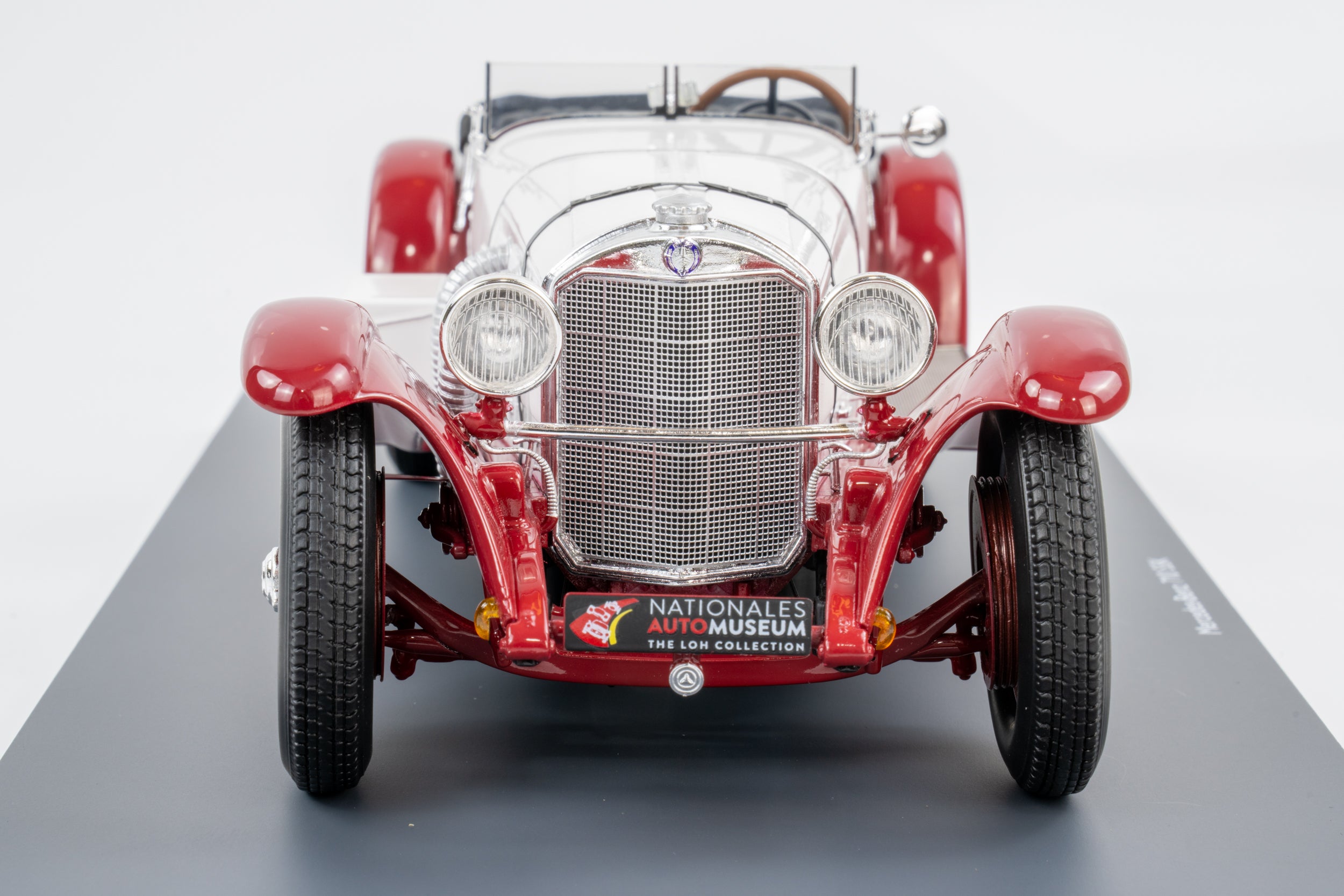 Schuco 1:18 Mercedes-Benz 710 SSK White 1927 Model Car