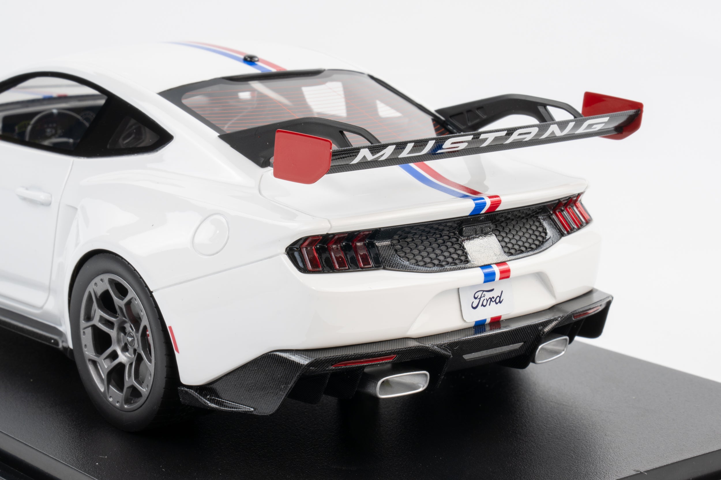 Top Speed 1:18 Ford Mustang GTD Spirit of America White Limited Edition Model Car