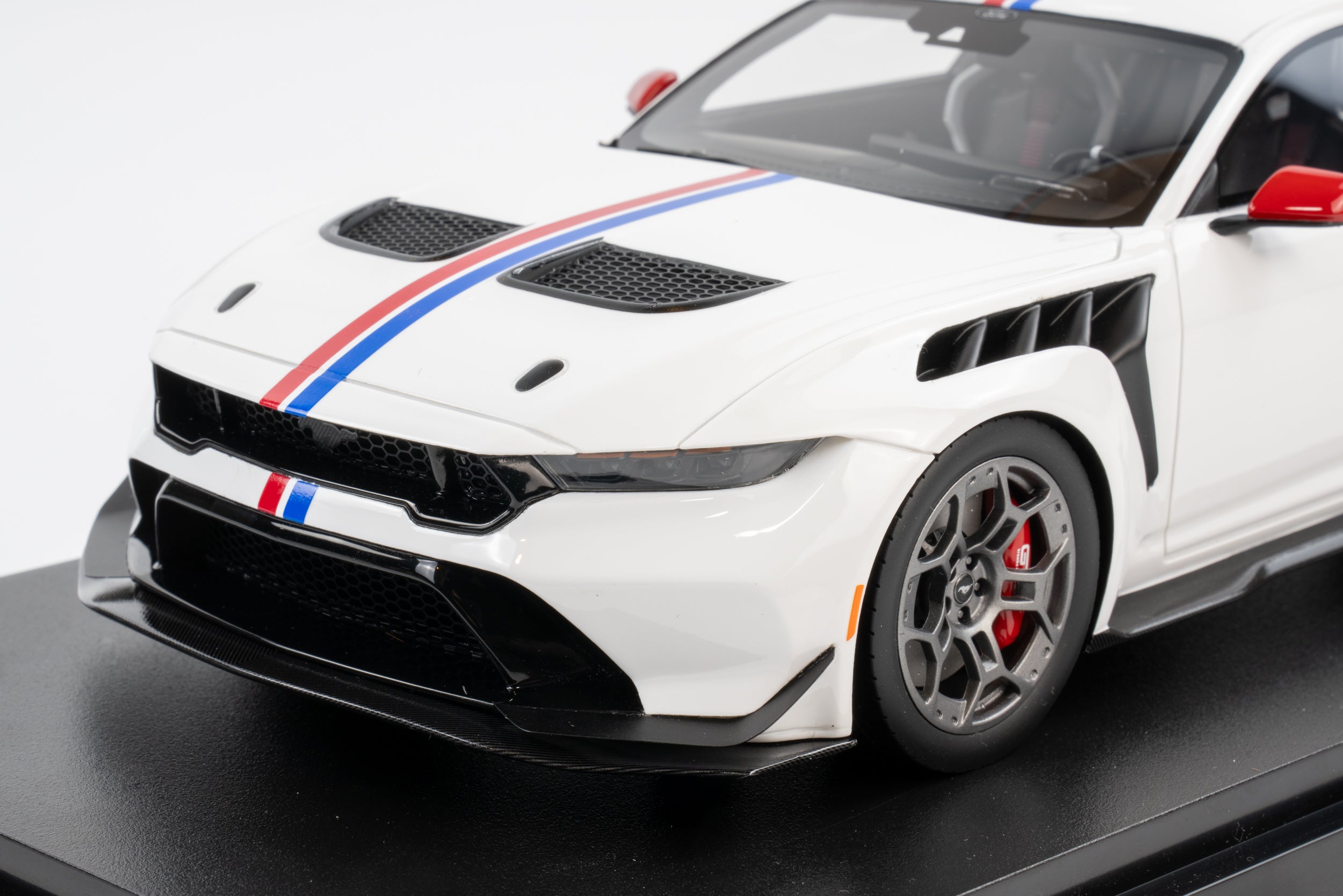 Top Speed 1:18 Ford Mustang GTD Spirit of America White Limited Edition Model Car