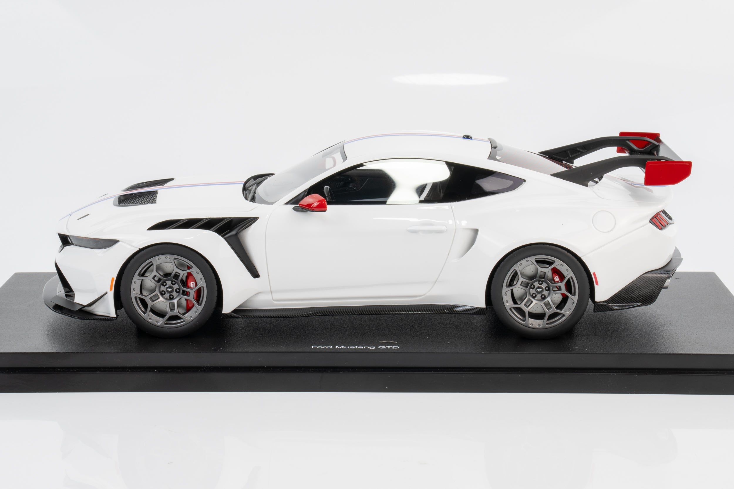 Top Speed 1:18 Ford Mustang GTD Spirit of America White Limited Edition Model Car
