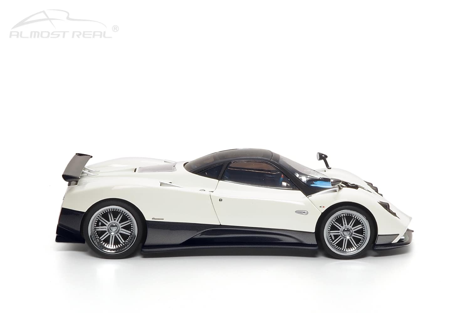 almost-real-pagani-zonda-bianco-fabriani-850407001-image9.jpg