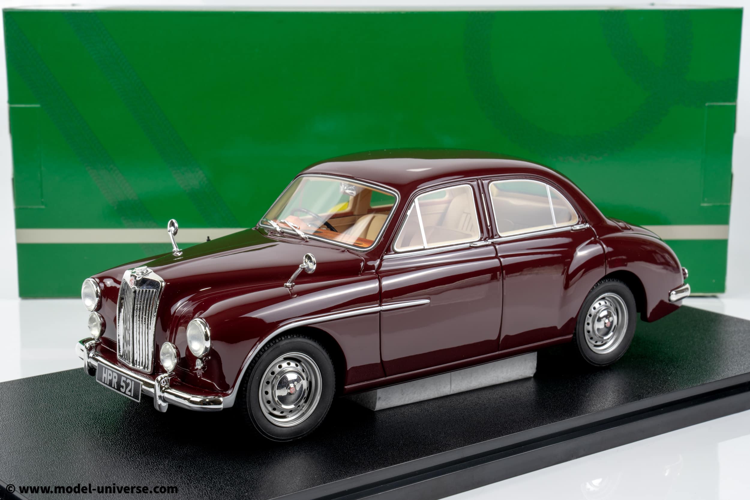 Cult Scale - 1:18 MG Magnette ZA Autumn Red 1953-1956 - Limited Edition Resin Model