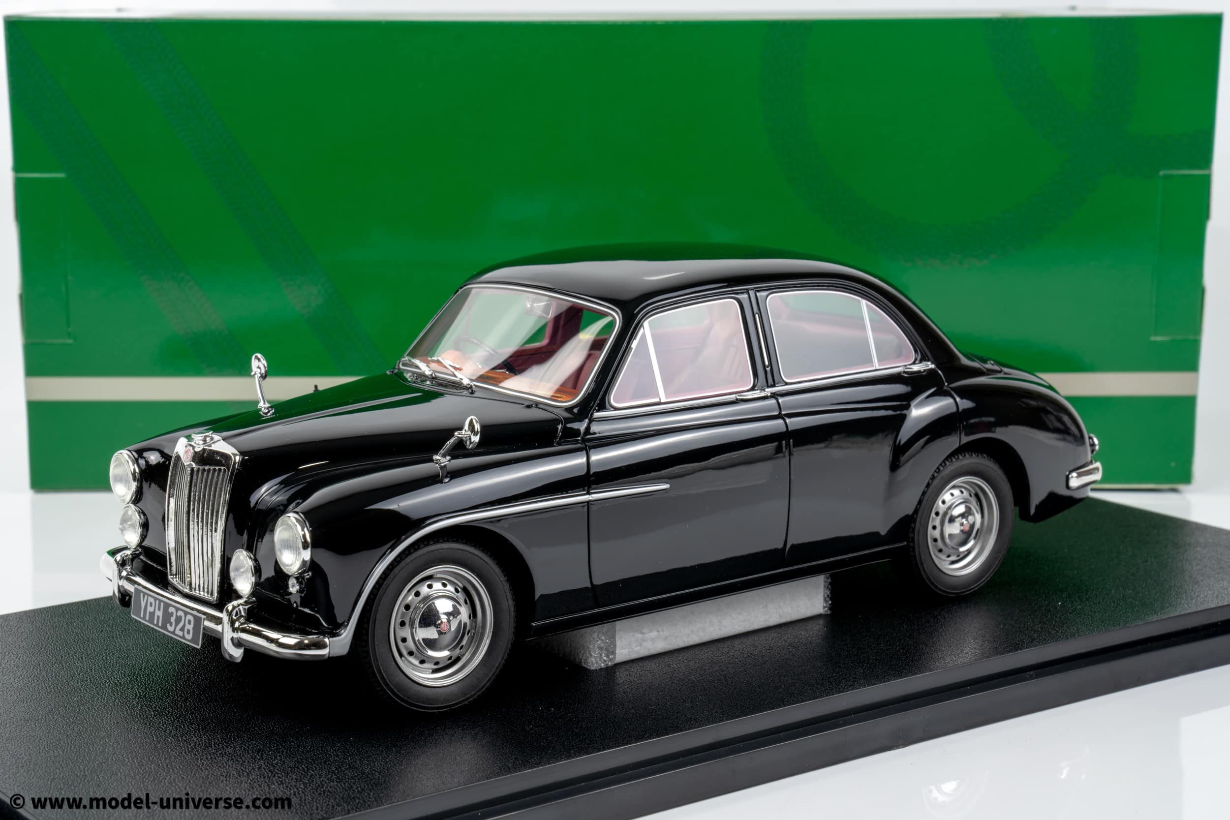Cult Scale - 1:18 MG Magnette ZA Black 1953-1956 - Limited Edition Resin Model