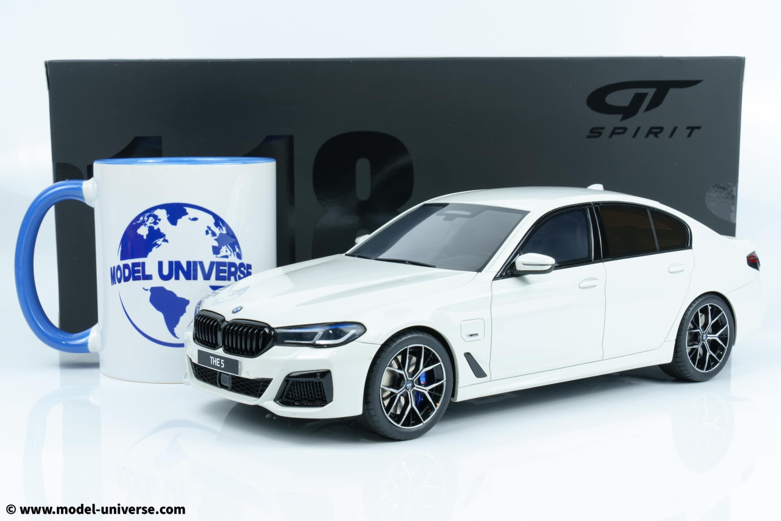 GT Spirit 1:18 BMW 545E XDrive Saloon M Sport Alpine White III 2023 - Limited Edition Resin Model