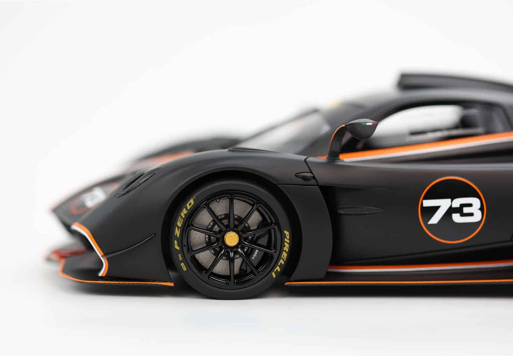 huayra-r-carbon-black-and-matt-image1.JPG