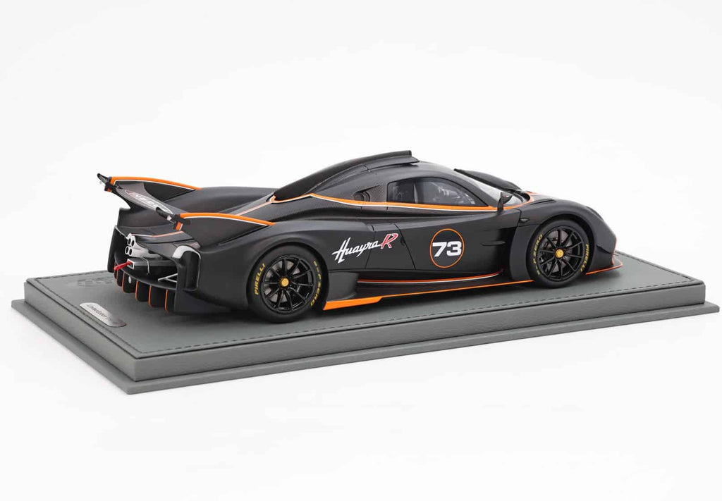 huayra-r-carbon-black-and-matt-image3.JPG